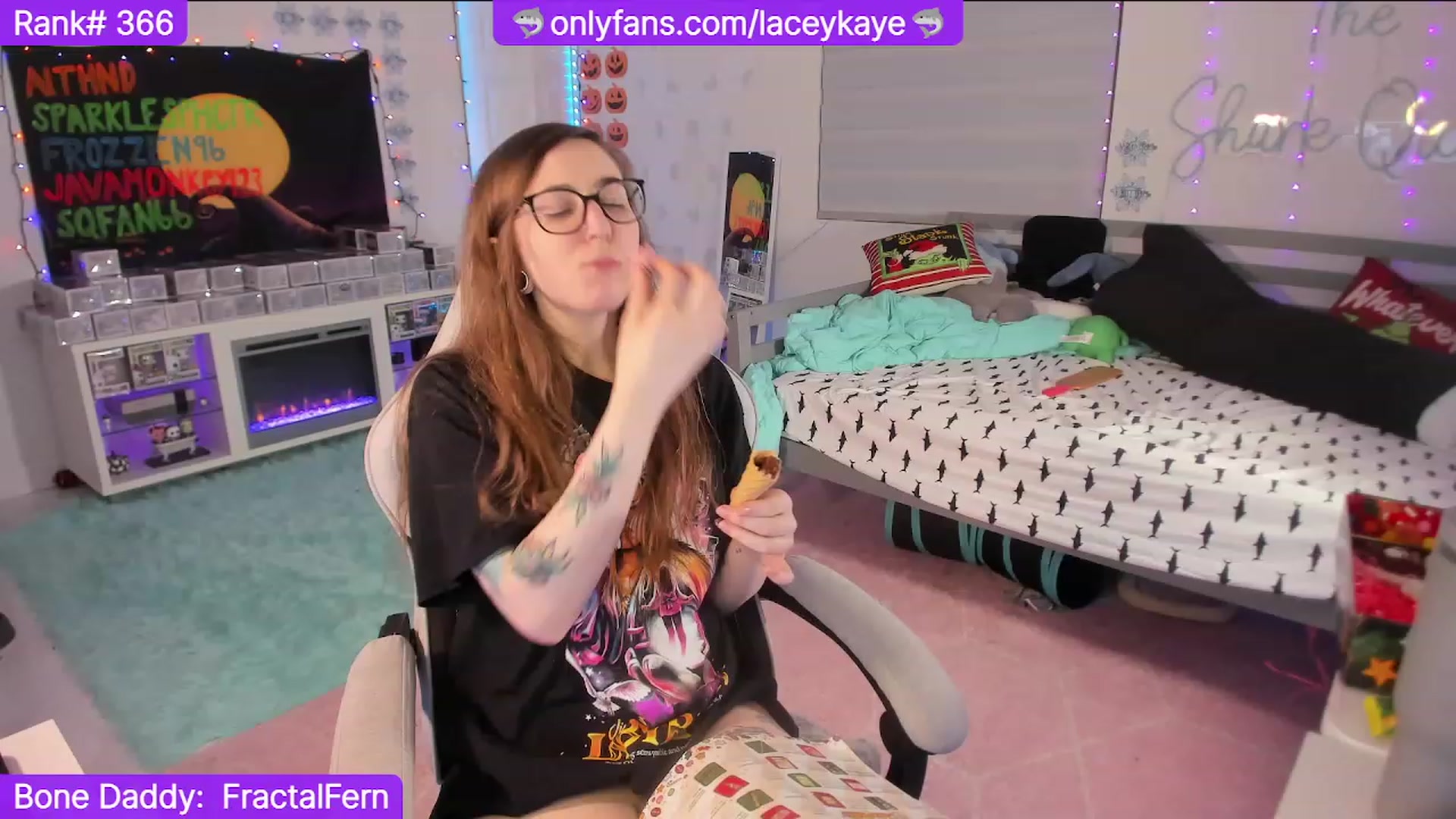 Gallery image thumbnail from TheSharkQueen's myfreecams stream on, 12/30/2023, 08:20 image 10 of 20