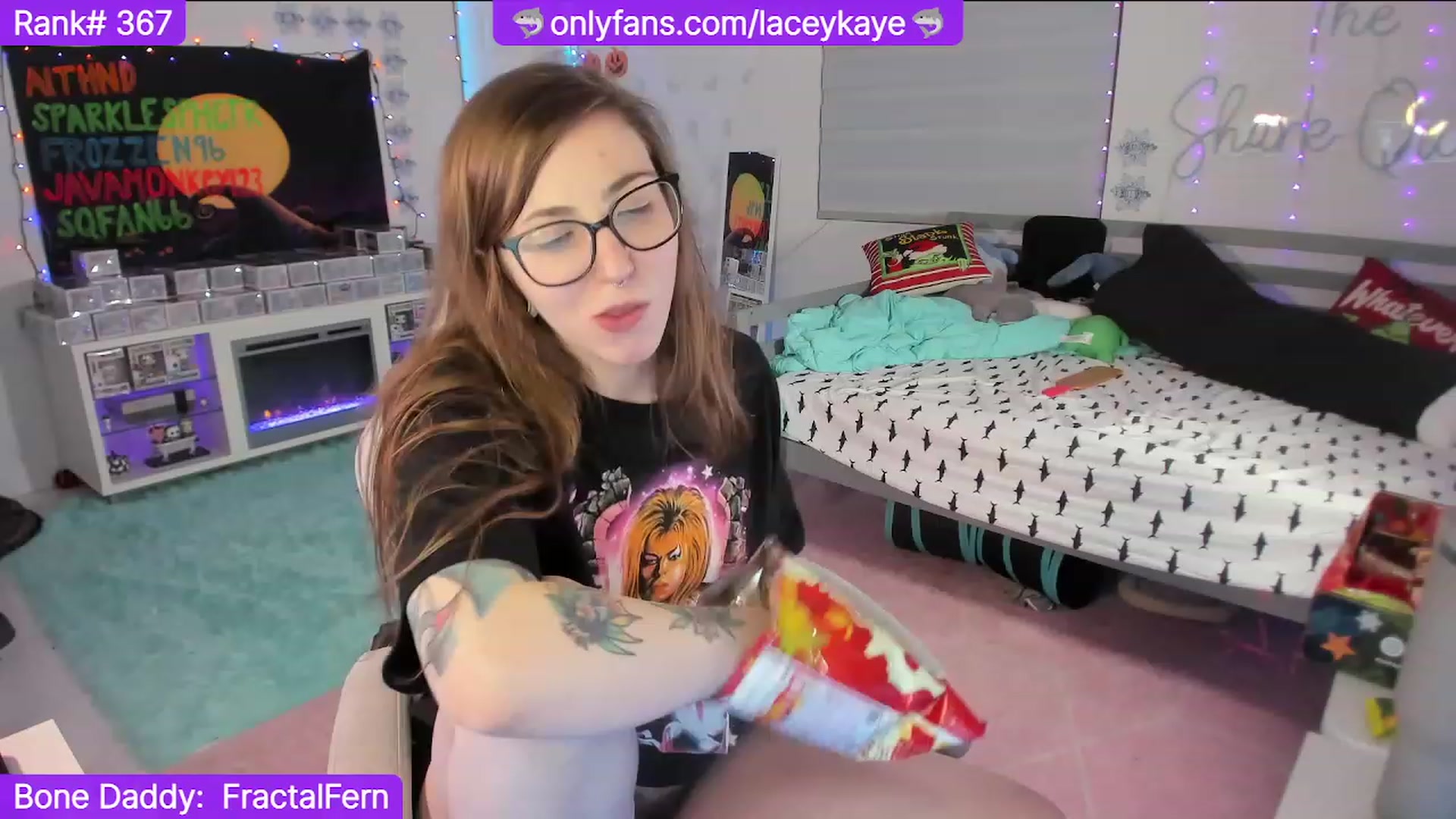 Gallery image thumbnail from TheSharkQueen's myfreecams stream on, 12/30/2023, 08:20 image 16 of 20