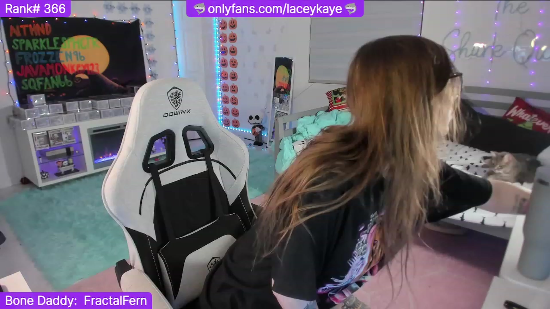 Gallery image thumbnail from TheSharkQueen's myfreecams stream on, 12/30/2023, 08:20 image 6 of 20