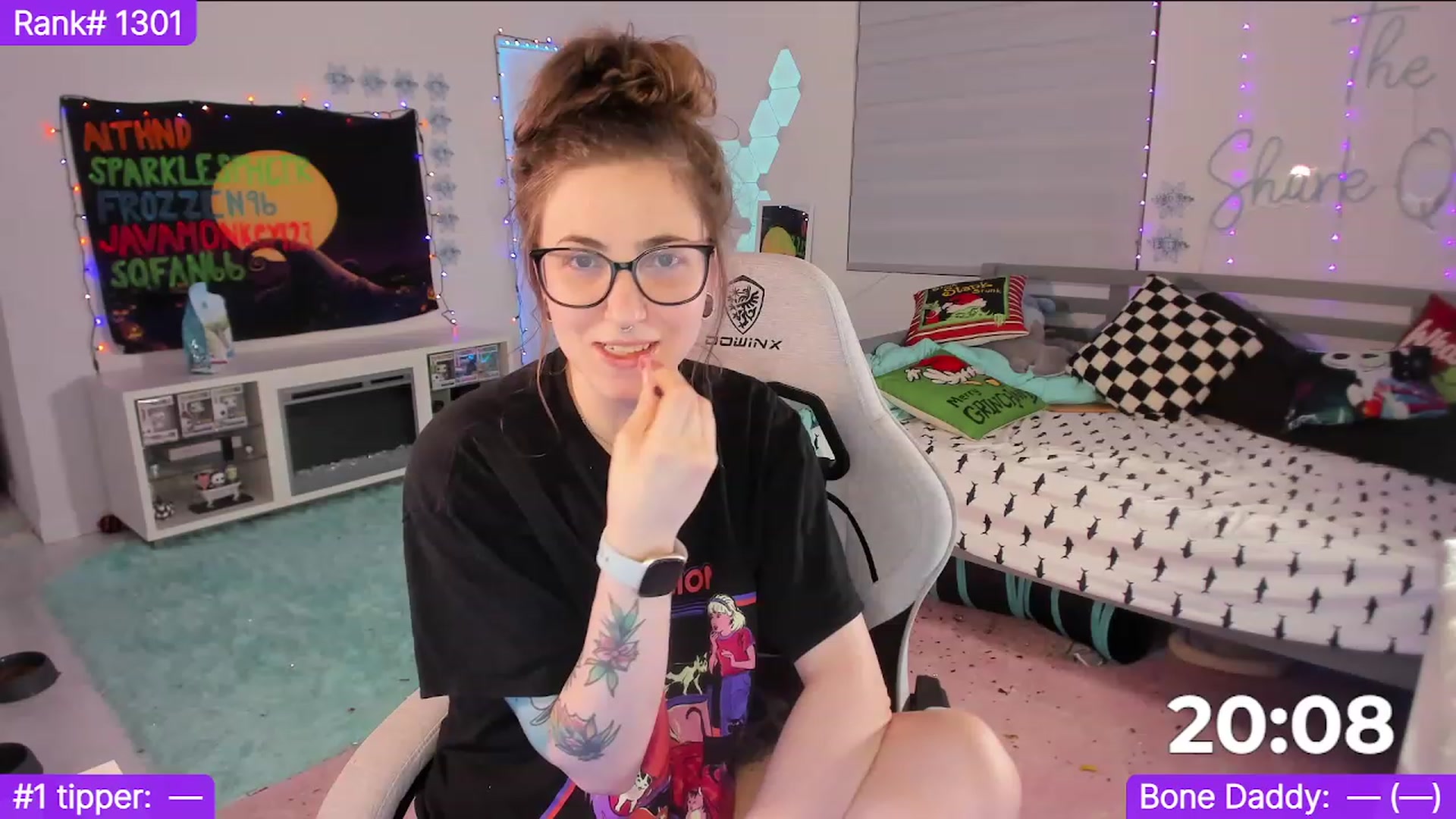 Gallery image thumbnail from TheSharkQueen's myfreecams stream on, 01/02/2024, 03:11 image 18 of 20