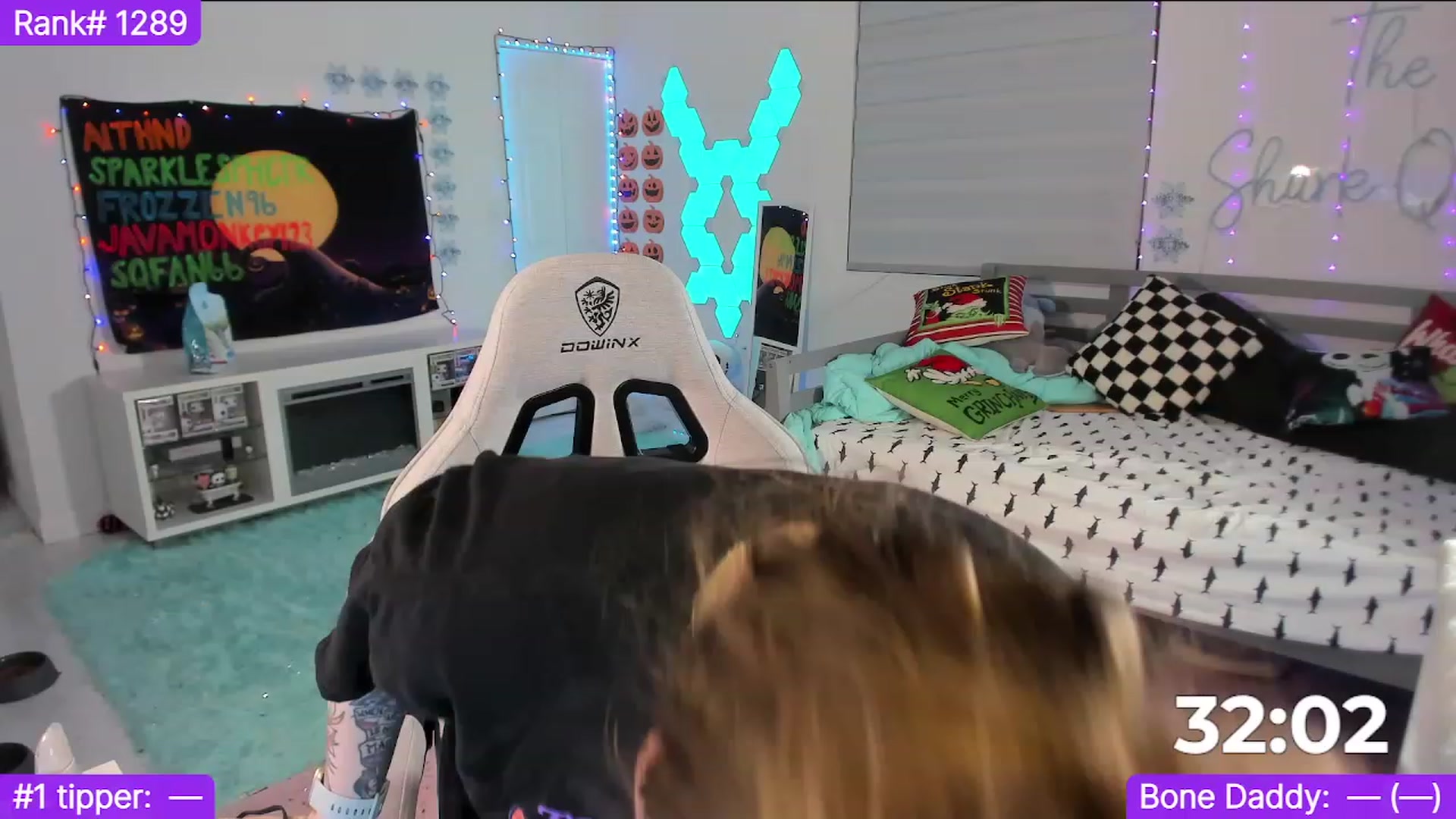 Gallery image thumbnail from TheSharkQueen's myfreecams stream on, 01/02/2024, 03:11 image 11 of 20