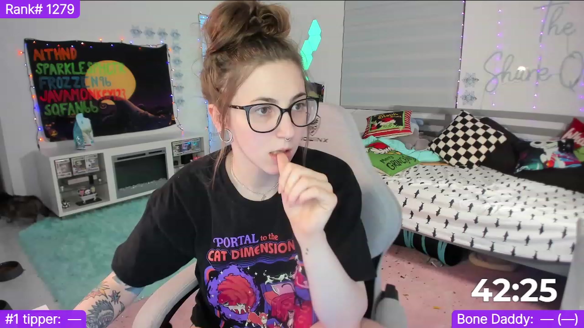 Gallery image thumbnail from TheSharkQueen's myfreecams stream on, 01/02/2024, 03:11 image 5 of 20