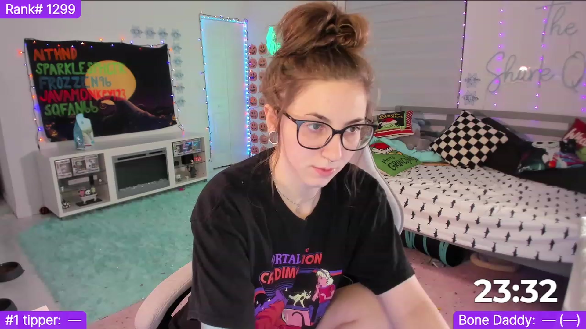 Gallery image thumbnail from TheSharkQueen's myfreecams stream on, 01/02/2024, 03:11 image 16 of 20