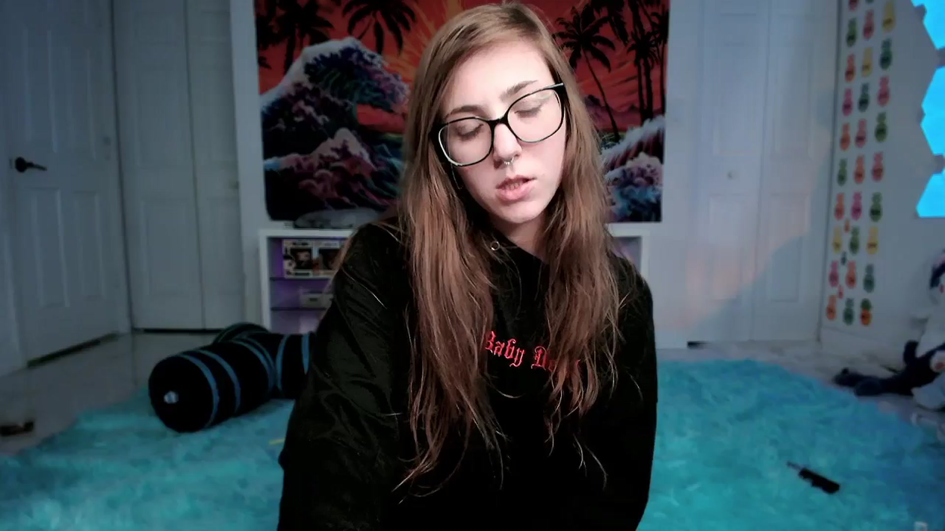 Gallery image thumbnail from TheSharkQueen's myfreecams stream on, 04/13/2024, 09:36 image 17 of 20