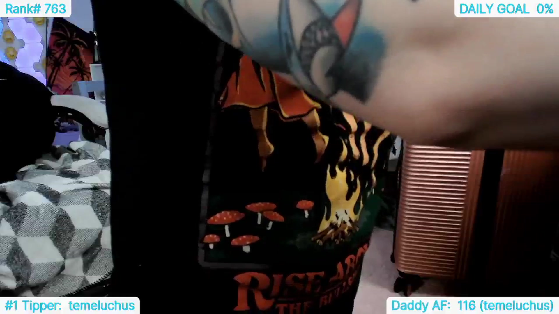 Gallery image thumbnail from TheSharkQueen's myfreecams stream on, 05/02/2024, 23:12 image 12 of 20