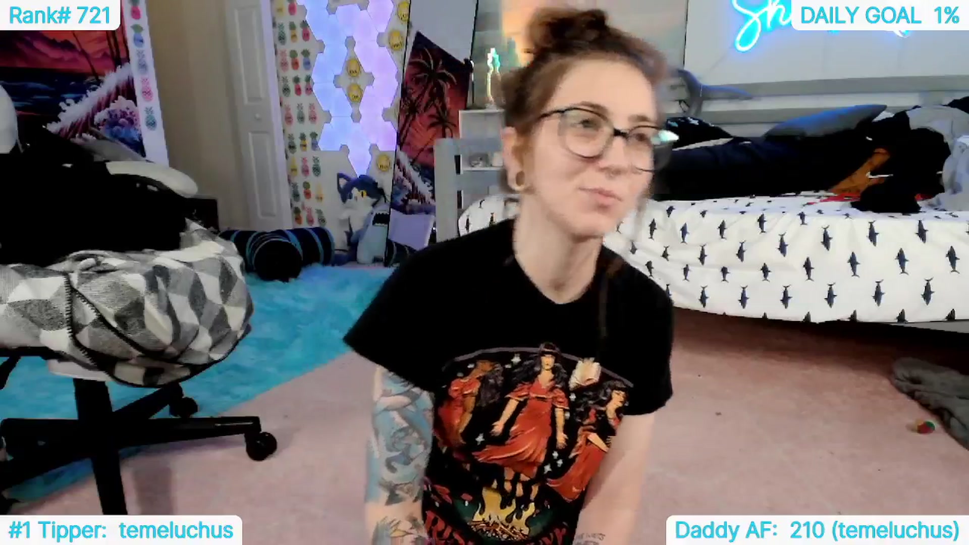 Gallery image thumbnail from TheSharkQueen's myfreecams stream on, 05/02/2024, 23:12 image 15 of 20