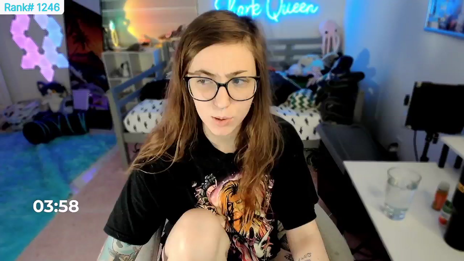 Gallery image thumbnail from TheSharkQueen's myfreecams stream on, 05/04/2024, 19:31 image 16 of 20