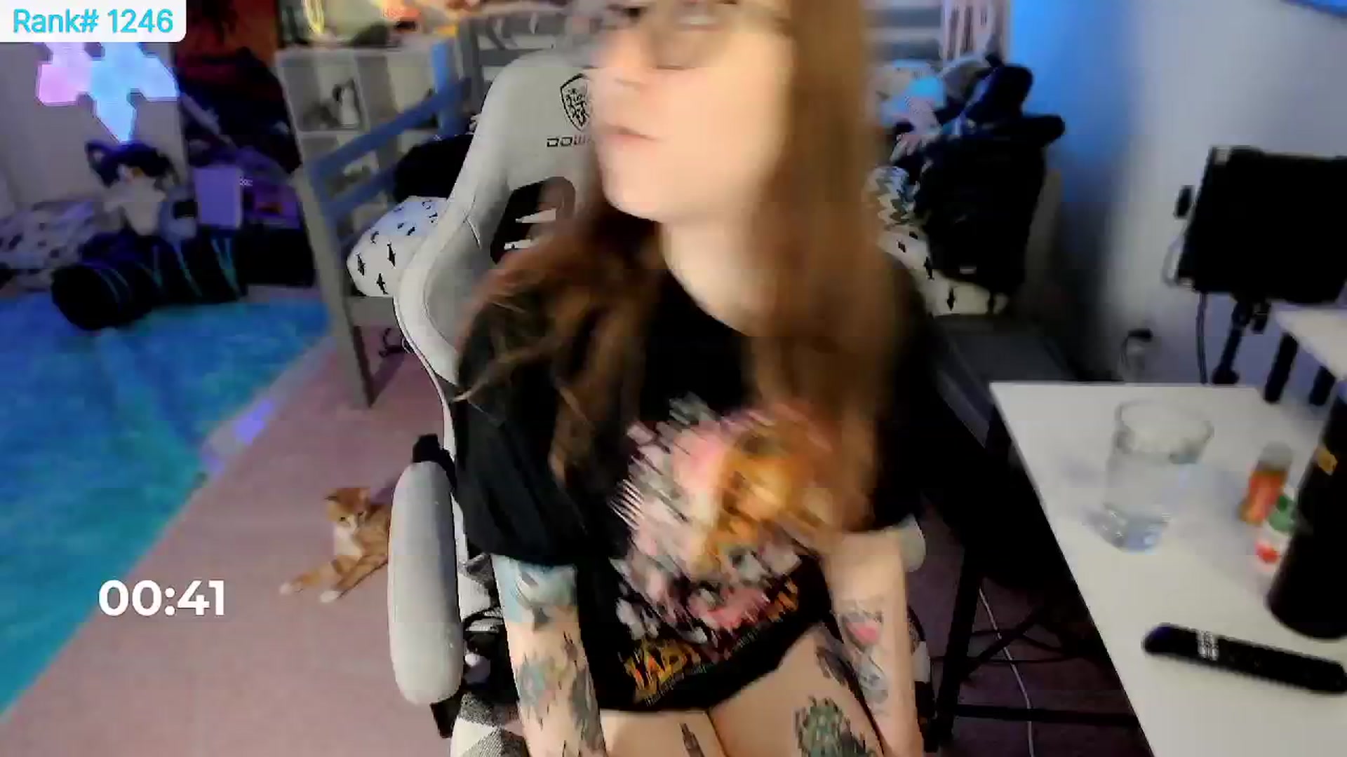 Gallery image thumbnail from TheSharkQueen's myfreecams stream on, 05/04/2024, 19:31 image 17 of 20