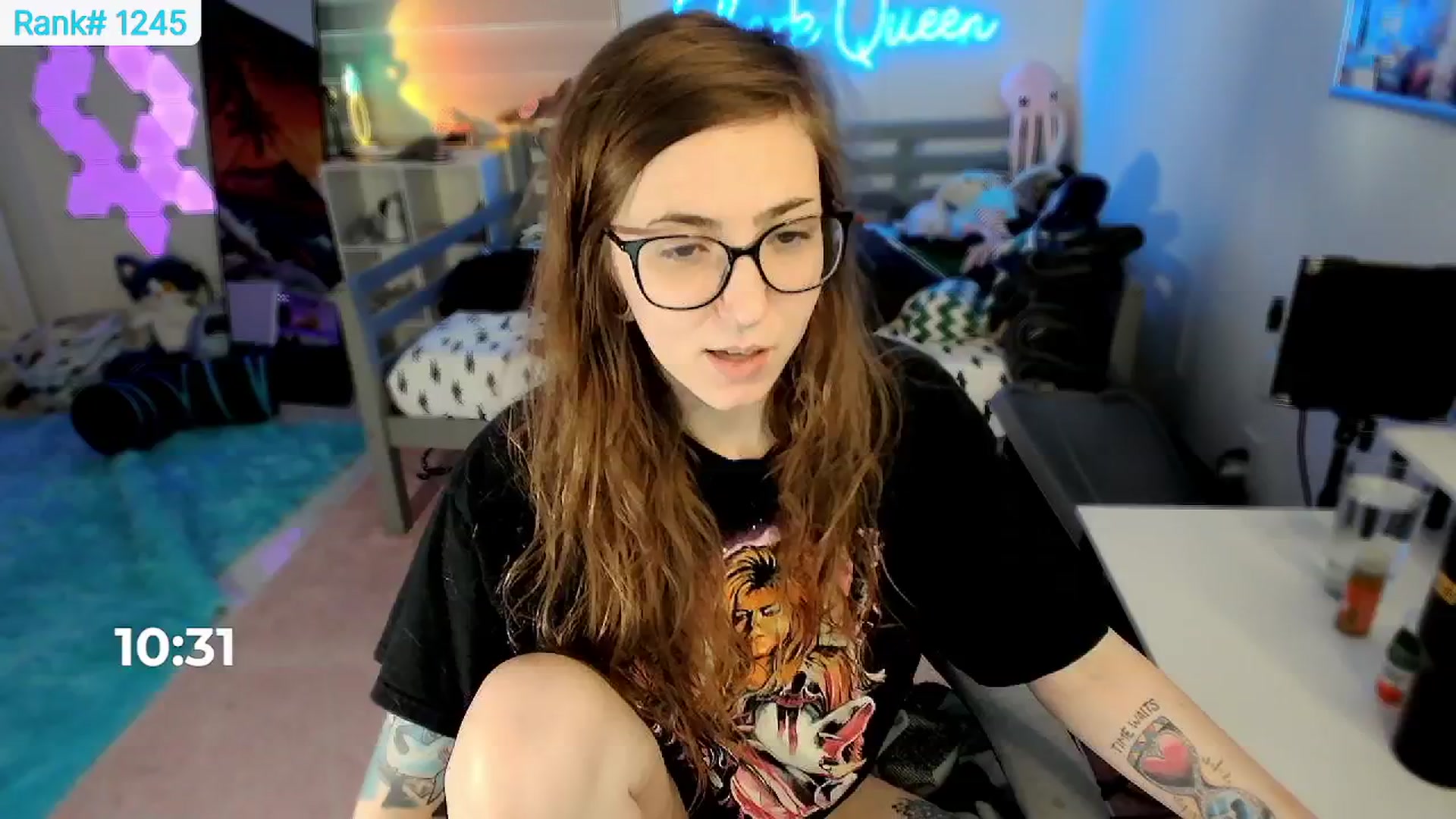 Gallery image thumbnail from TheSharkQueen's myfreecams stream on, 05/04/2024, 19:31 image 14 of 20