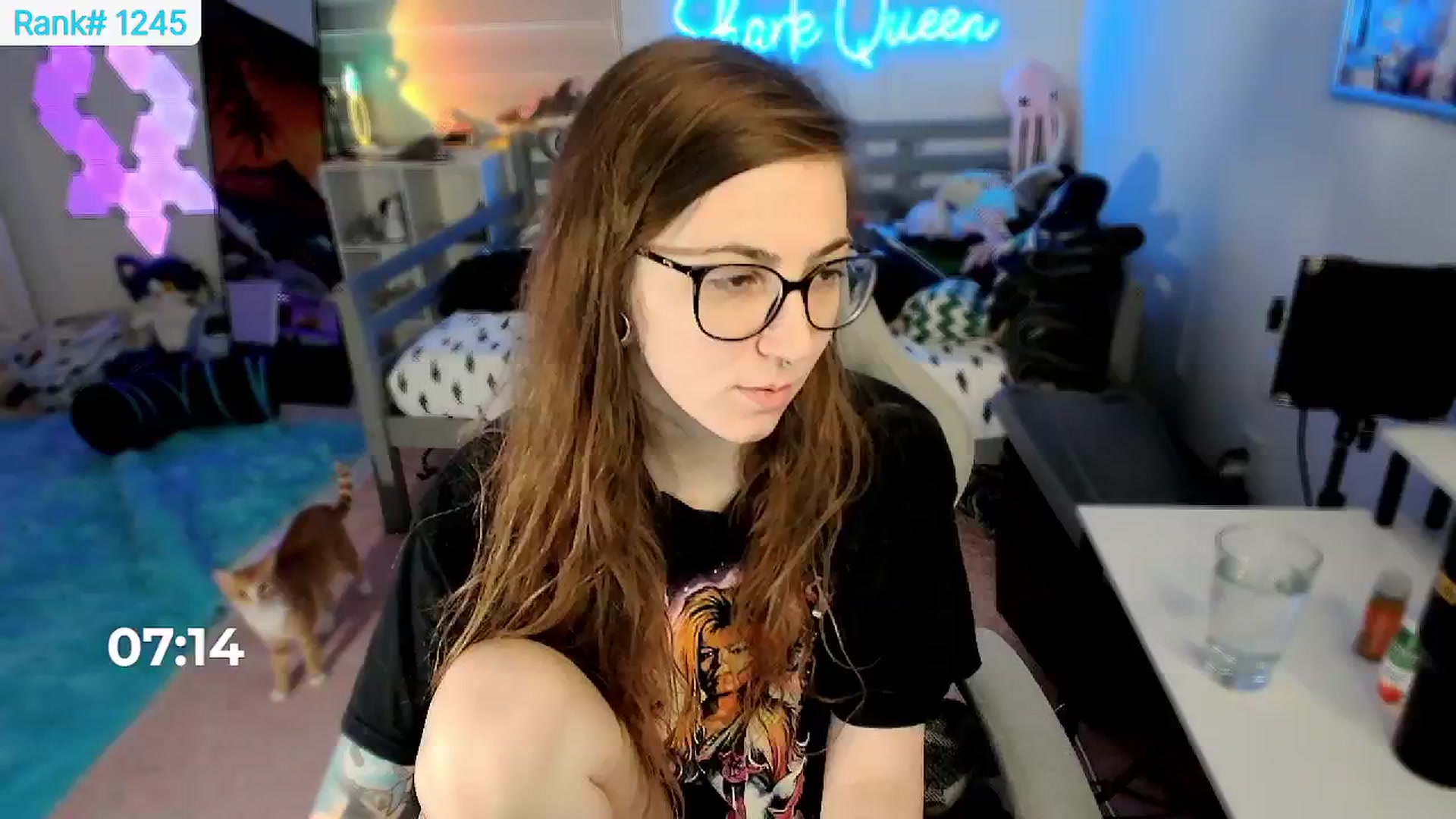 Gallery image thumbnail from TheSharkQueen's myfreecams stream on, 05/04/2024, 19:31 image 15 of 20