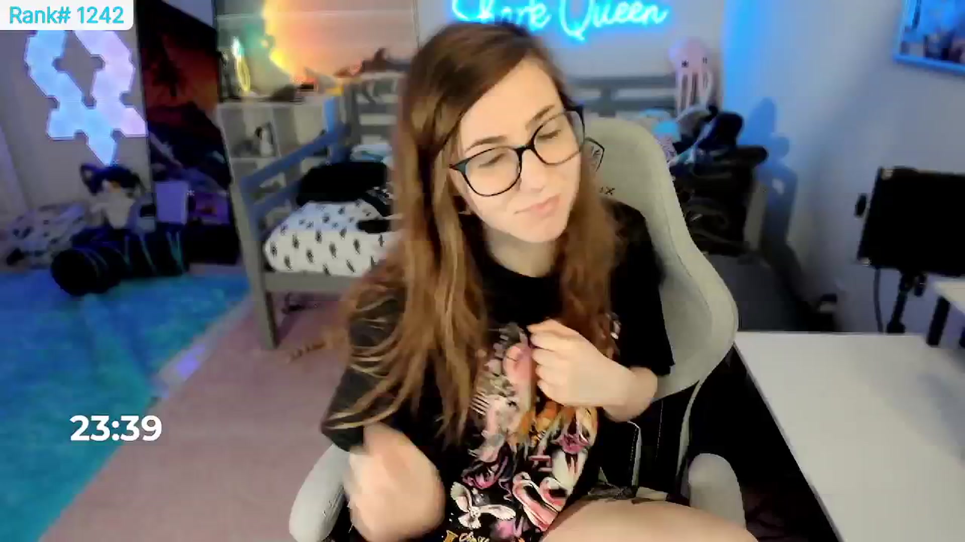 Gallery image thumbnail from TheSharkQueen's myfreecams stream on, 05/04/2024, 19:31 image 10 of 20