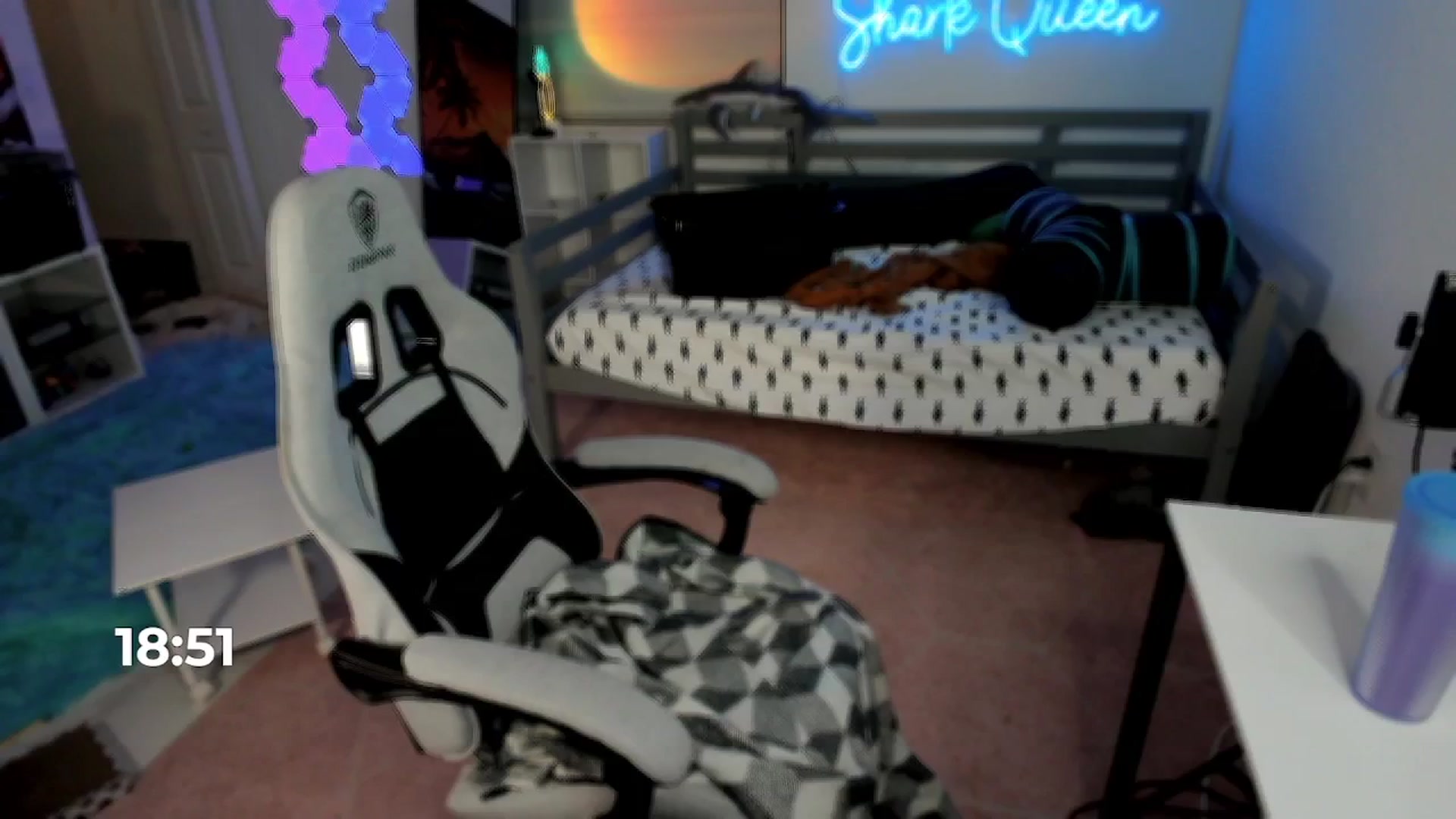 Gallery image thumbnail from TheSharkQueen's myfreecams stream on, 05/07/2024, 06:09 image 3 of 20