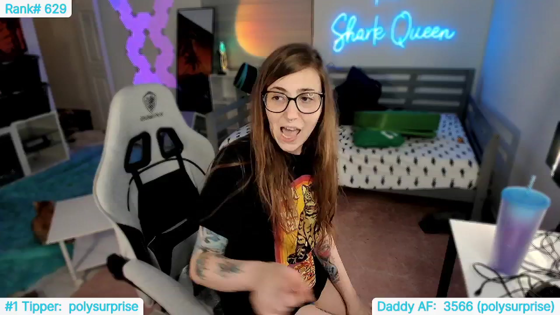 Gallery image thumbnail from TheSharkQueen's myfreecams stream on, 05/07/2024, 07:02 image 2 of 20