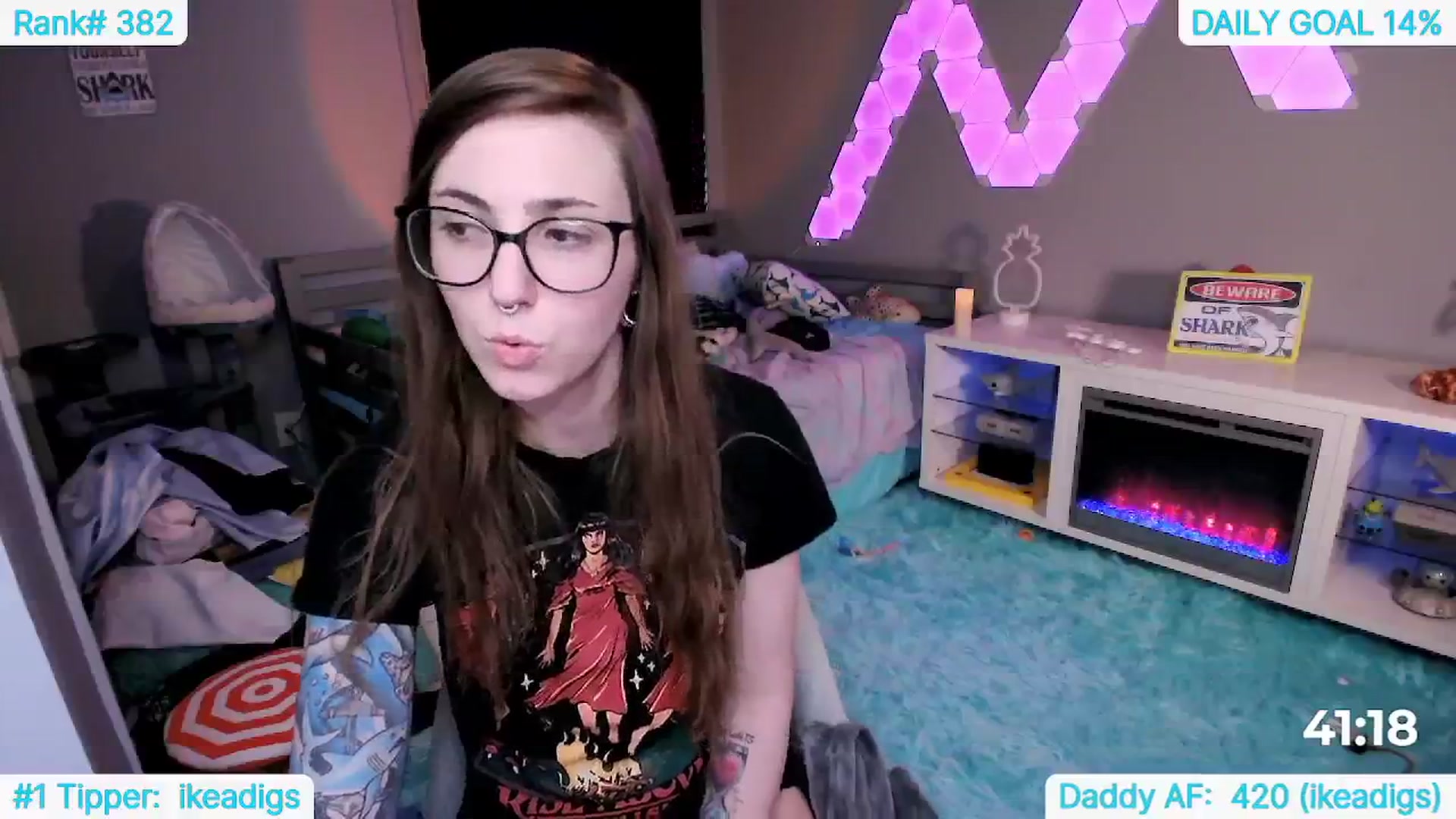Gallery image thumbnail from TheSharkQueen's myfreecams stream on, 06/05/2024, 04:29 image 17 of 20
