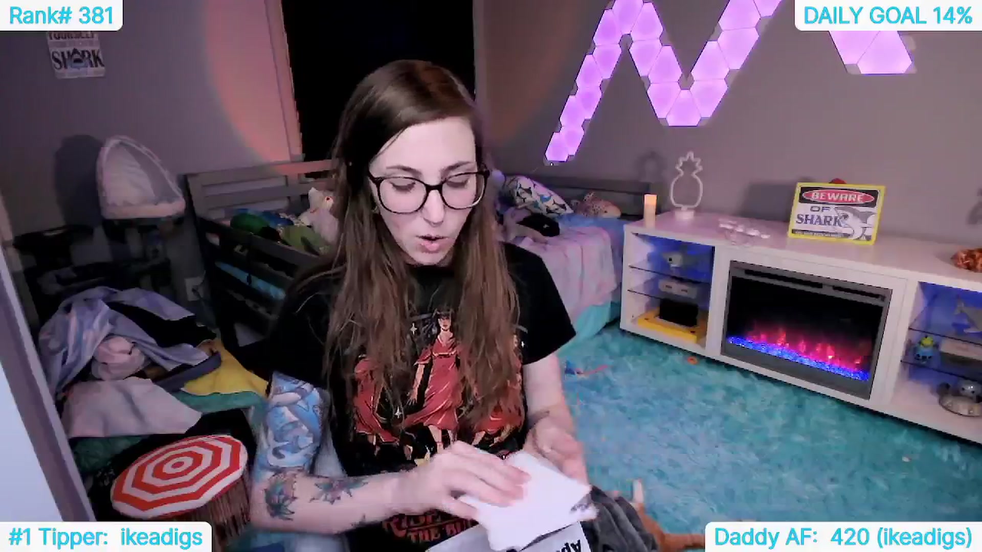 Gallery image thumbnail from TheSharkQueen's myfreecams stream on, 06/05/2024, 04:29 image 15 of 20