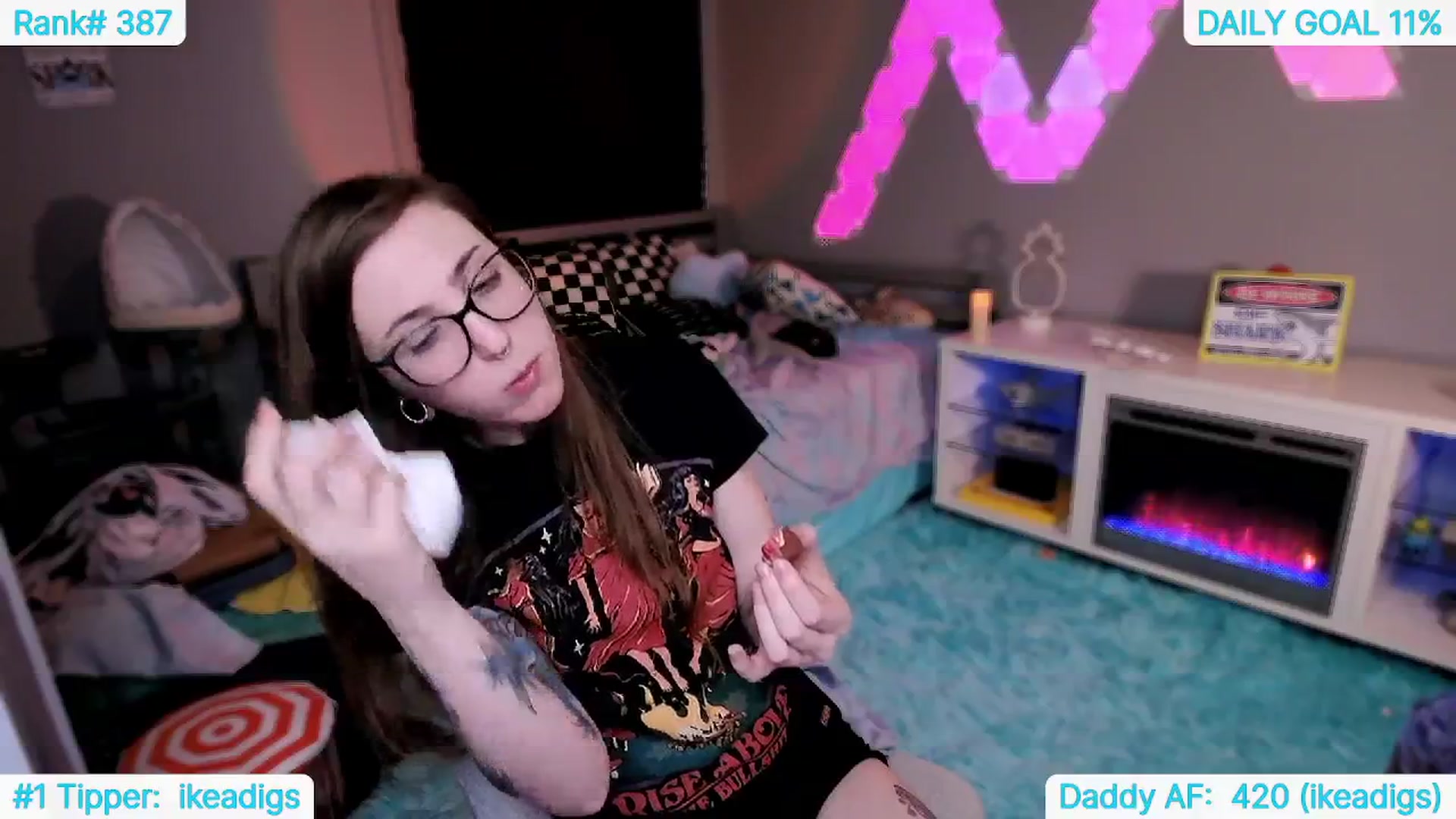 Gallery image thumbnail from TheSharkQueen's myfreecams stream on, 06/05/2024, 04:29 image 12 of 20