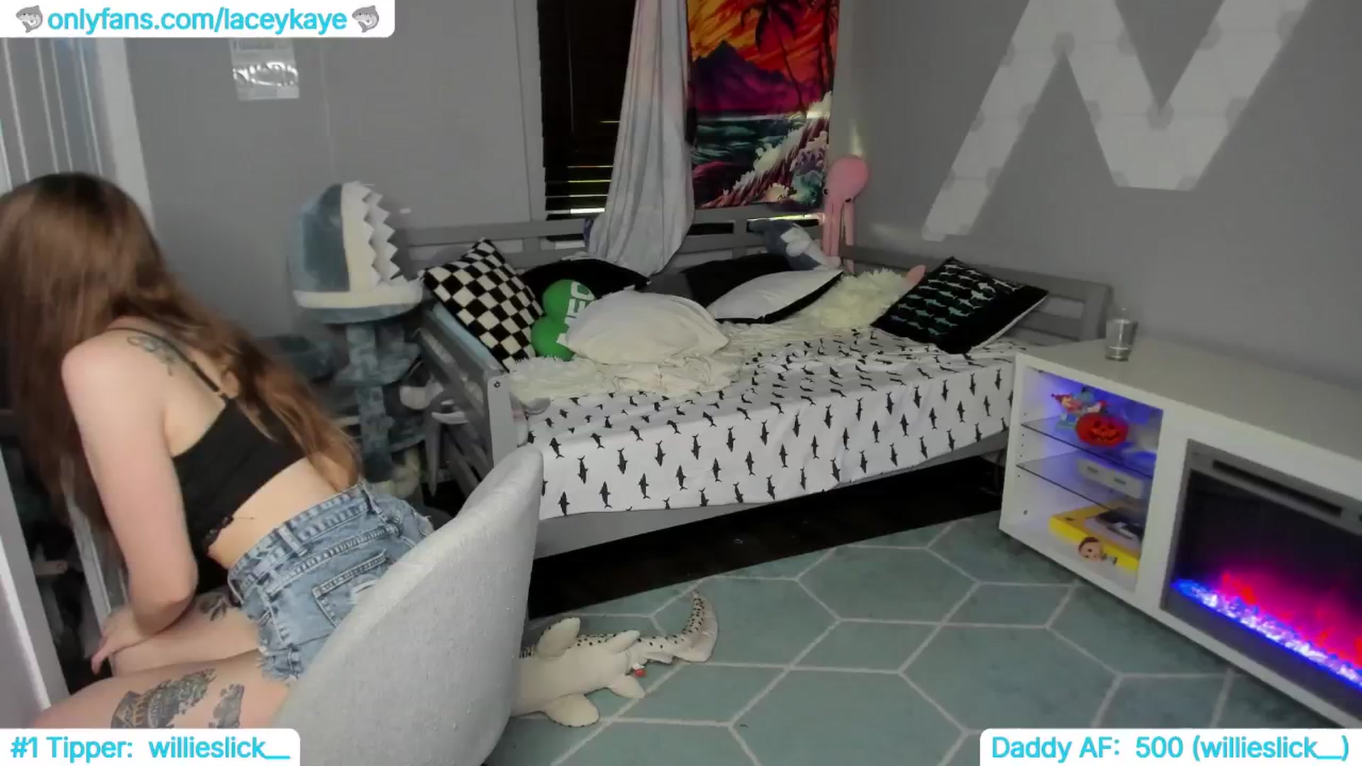 Gallery image thumbnail from TheSharkQueen's myfreecams stream on, 09/14/2024, 21:50 image 15 of 20