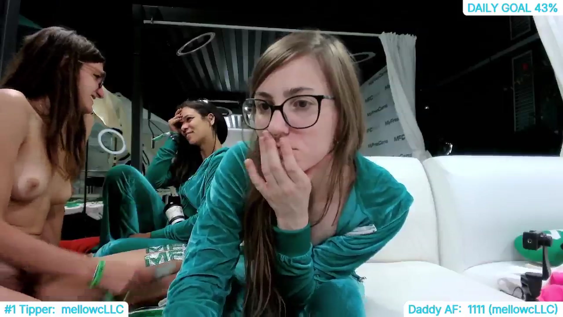 Gallery image thumbnail from TheSharkQueen's myfreecams stream on, 09/25/2024, 09:42 image 12 of 20