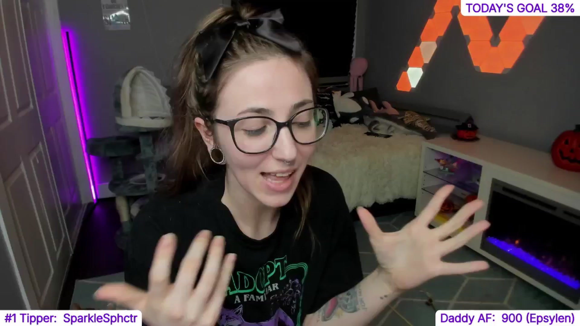 Gallery image thumbnail from TheSharkQueen's myfreecams stream on, 10/19/2024, 09:33 image 8 of 20