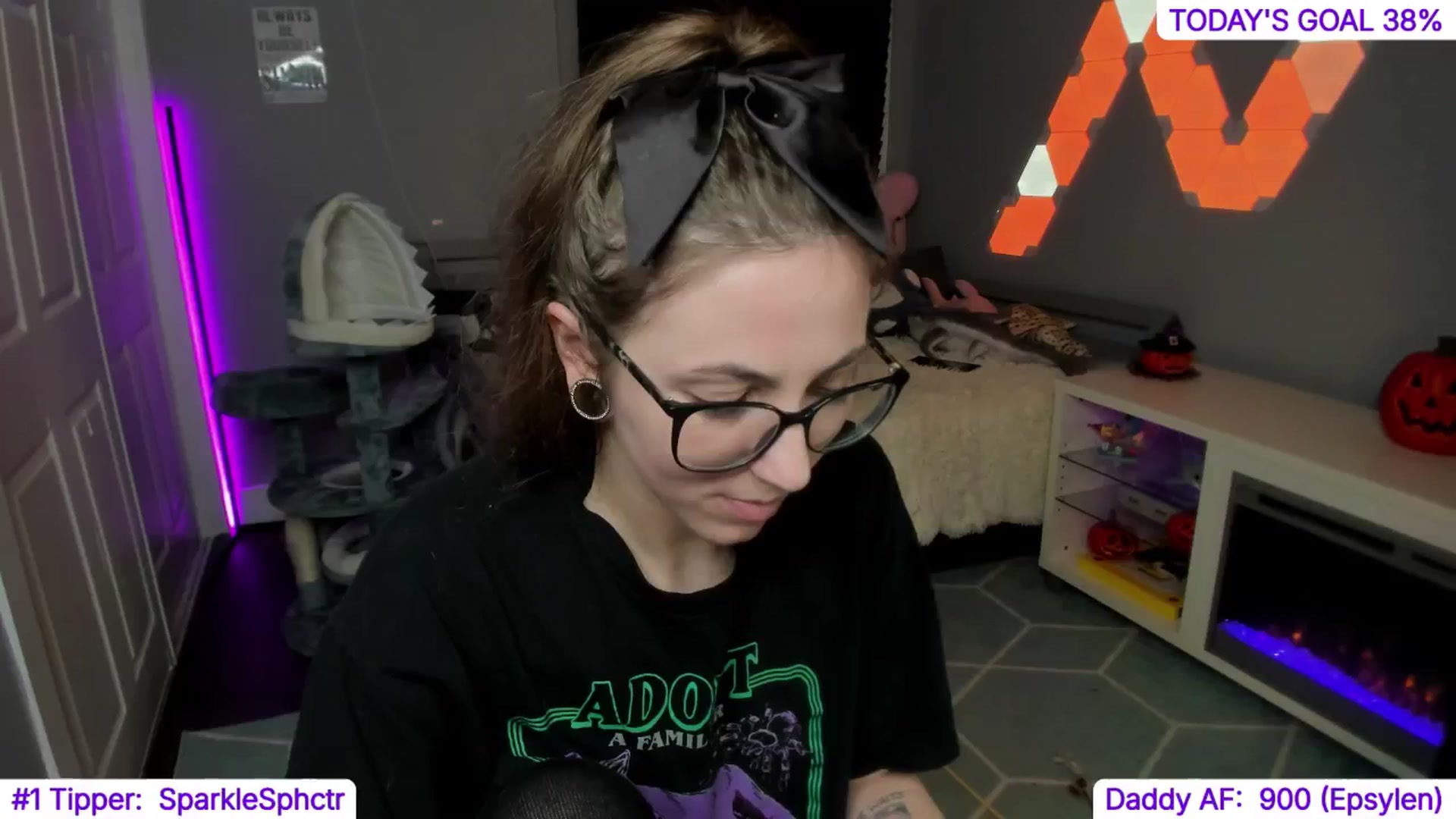 Gallery image thumbnail from TheSharkQueen's myfreecams stream on, 10/19/2024, 09:33 image 9 of 20