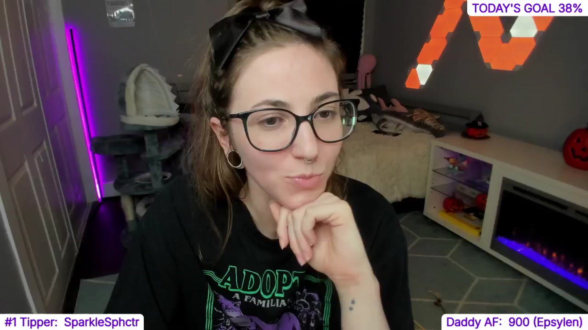 Gallery image thumbnail from TheSharkQueen's myfreecams stream on, 10/19/2024, 09:33 image 10 of 20