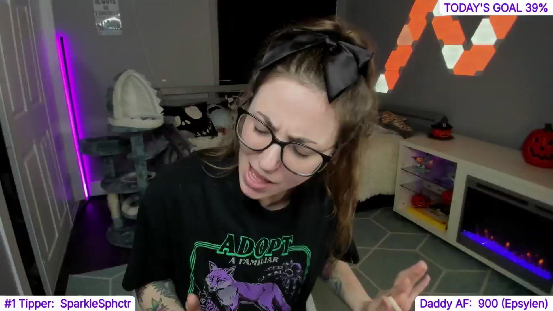 Gallery image thumbnail from TheSharkQueen's myfreecams stream on, 10/19/2024, 09:33 image 12 of 20