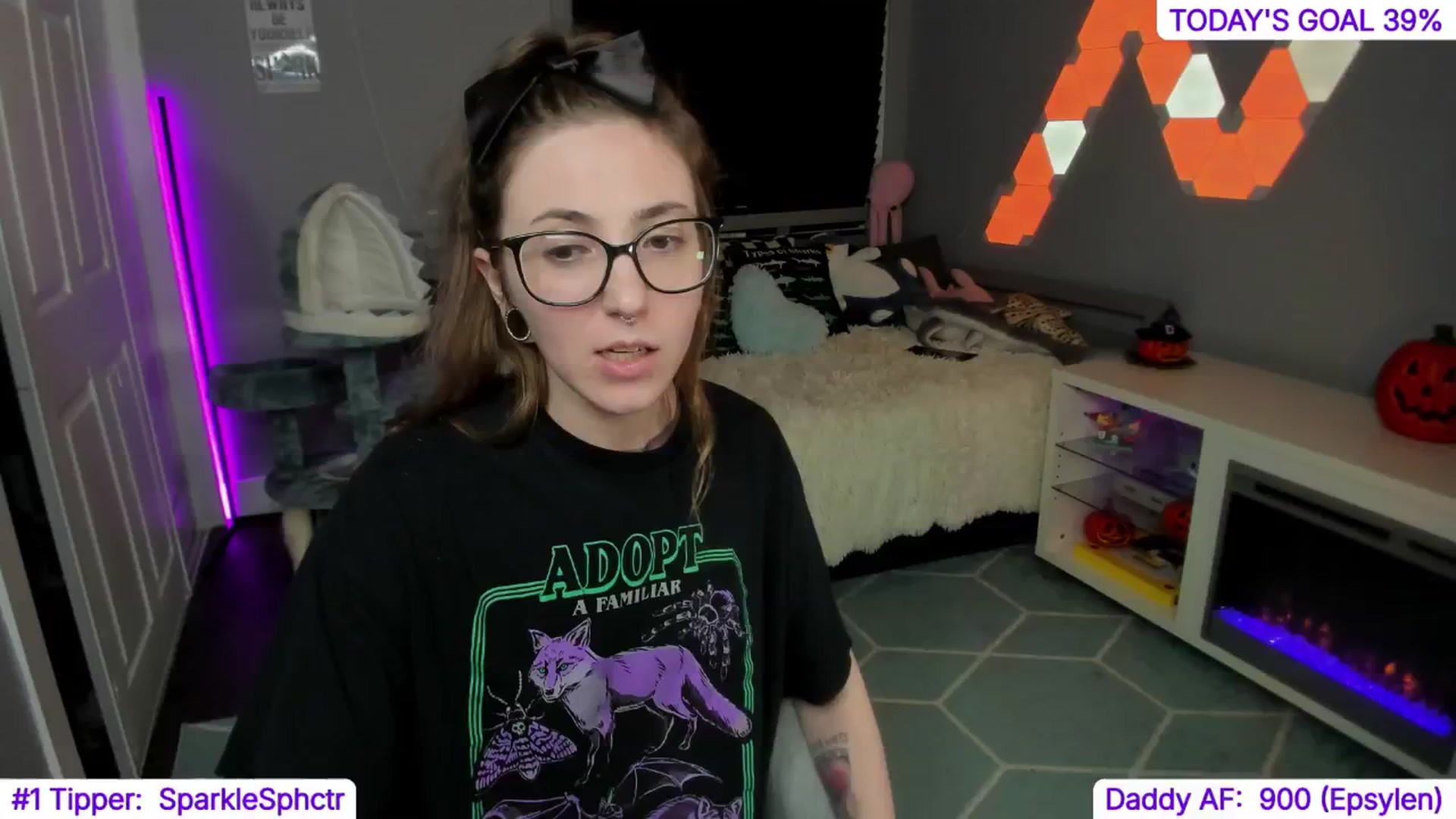 Gallery image thumbnail from TheSharkQueen's myfreecams stream on, 10/19/2024, 09:33 image 15 of 20