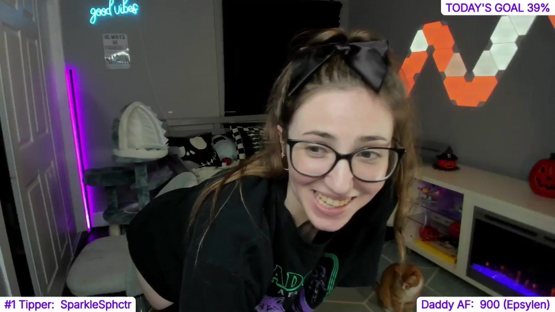 Gallery image thumbnail from TheSharkQueen's myfreecams stream on, 10/19/2024, 09:33 image 11 of 20