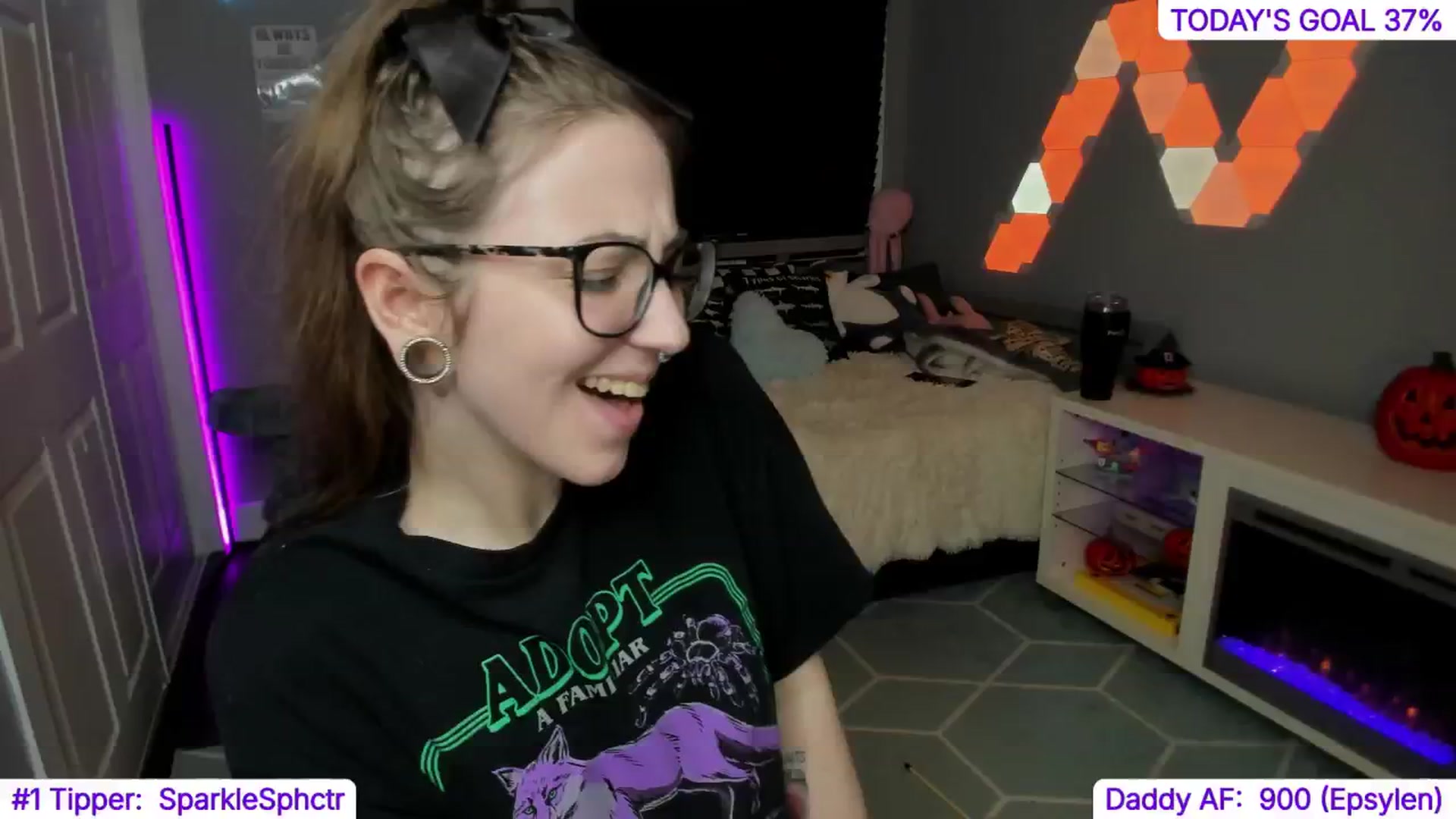 Gallery image thumbnail from TheSharkQueen's myfreecams stream on, 10/19/2024, 09:33 image 2 of 20