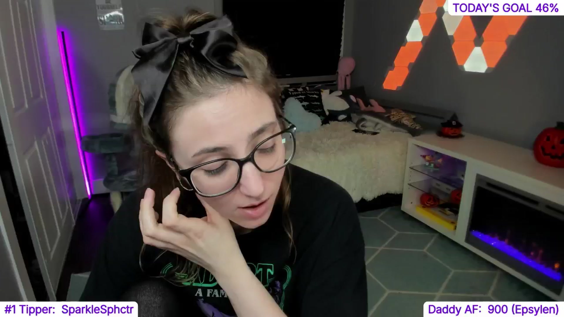 Gallery image thumbnail from TheSharkQueen's myfreecams stream on, 10/19/2024, 09:33 image 18 of 20