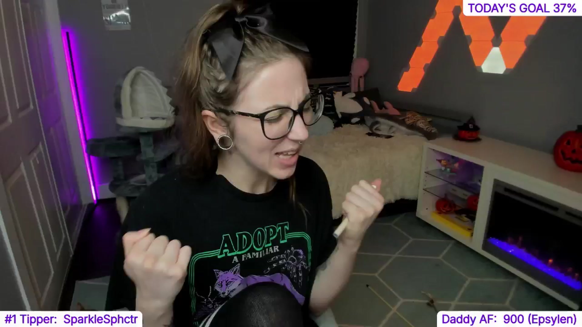 Gallery image thumbnail from TheSharkQueen's myfreecams stream on, 10/19/2024, 09:33 image 7 of 20