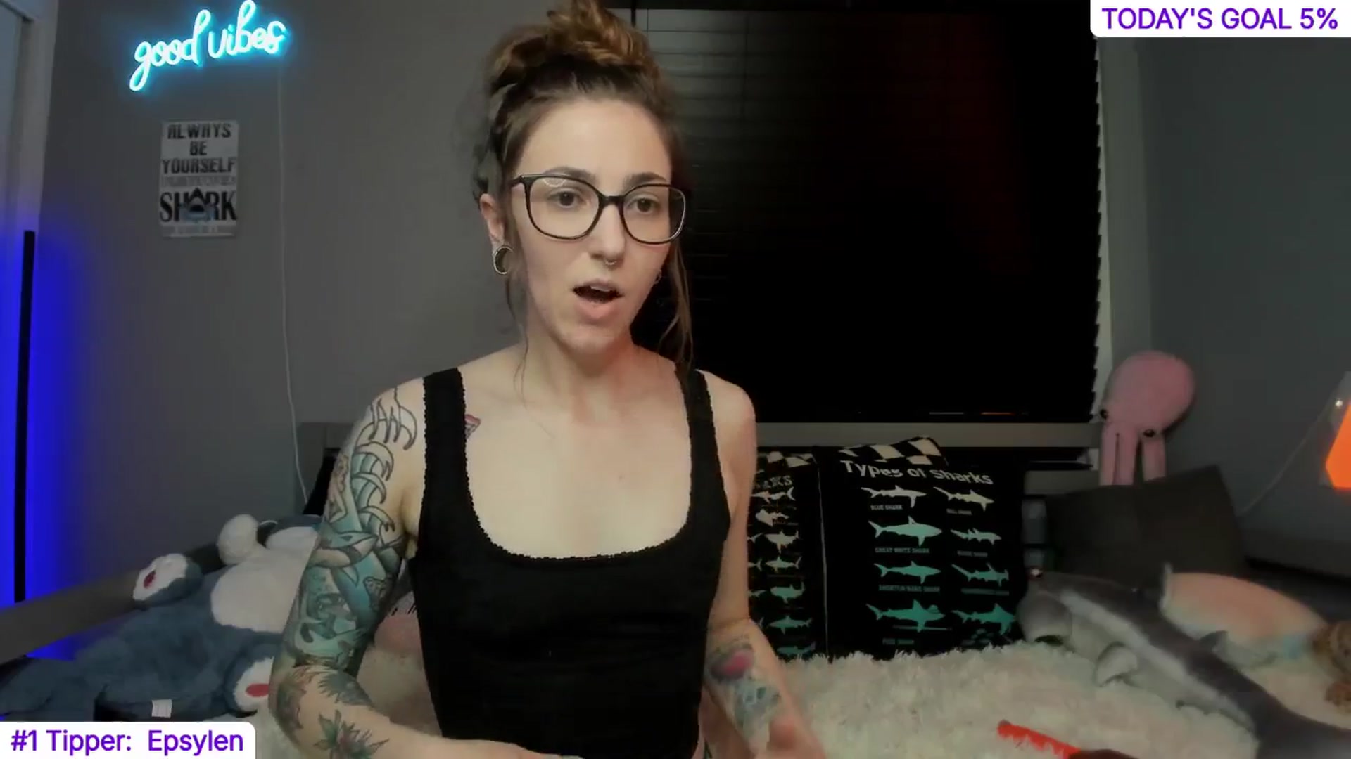 Gallery image thumbnail from TheSharkQueen's myfreecams stream on, 10/25/2024, 03:12 image 16 of 20