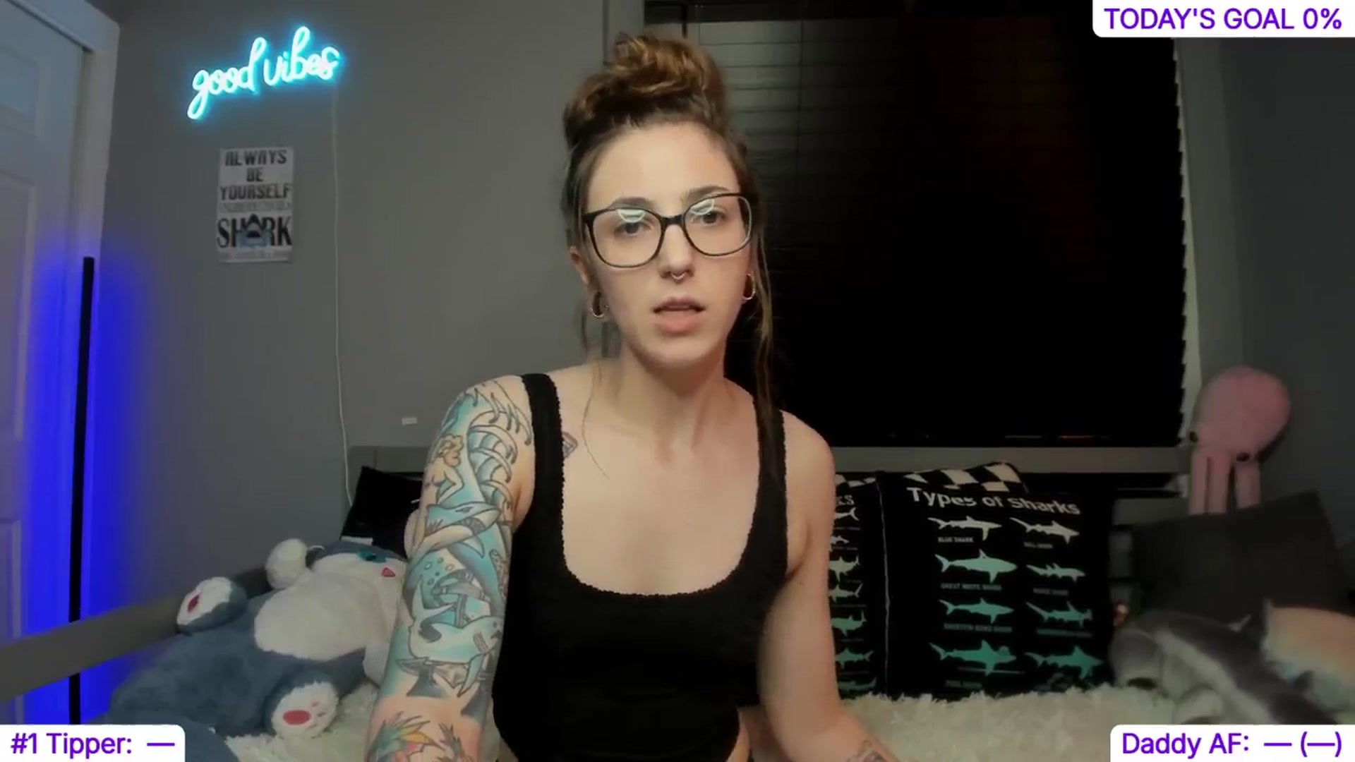 Gallery image thumbnail from TheSharkQueen's myfreecams stream on, 10/25/2024, 03:12 image 2 of 20