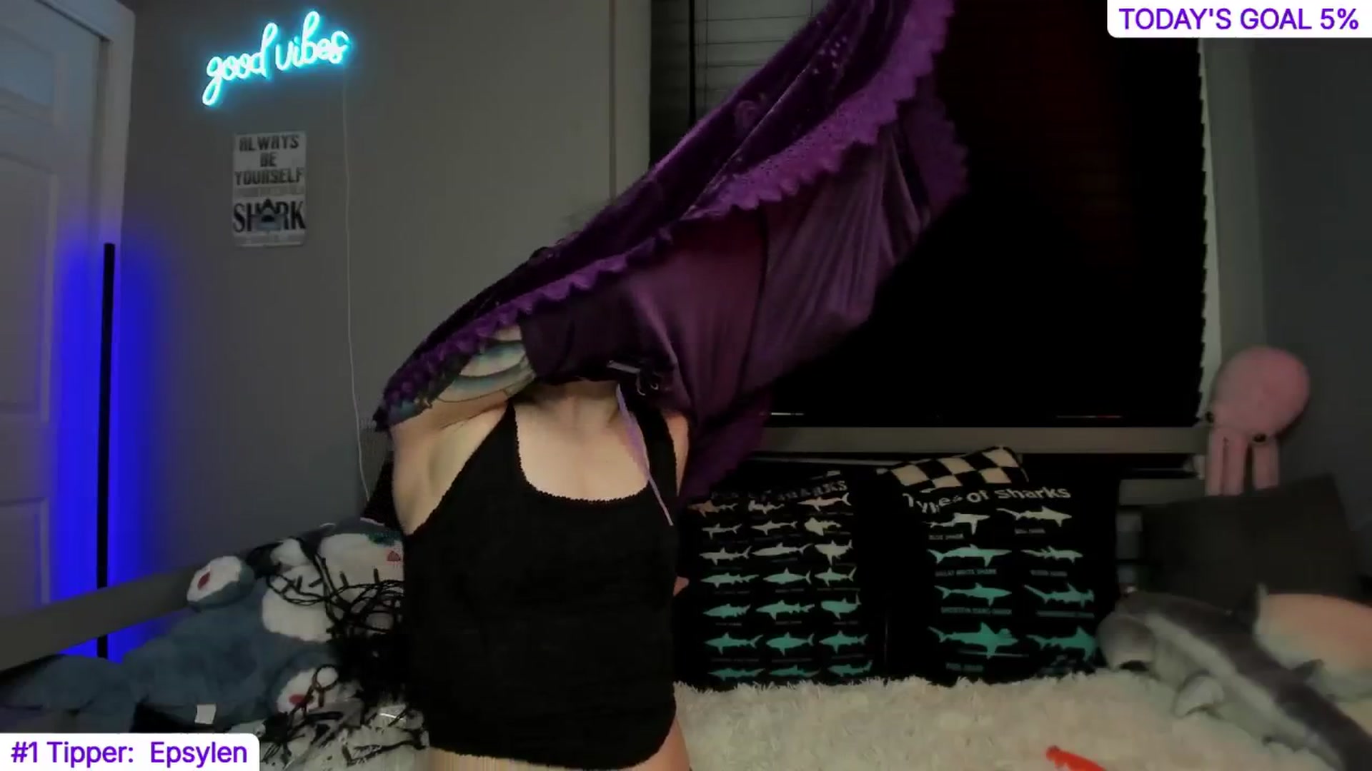 Gallery image thumbnail from TheSharkQueen's myfreecams stream on, 10/25/2024, 03:12 image 18 of 20