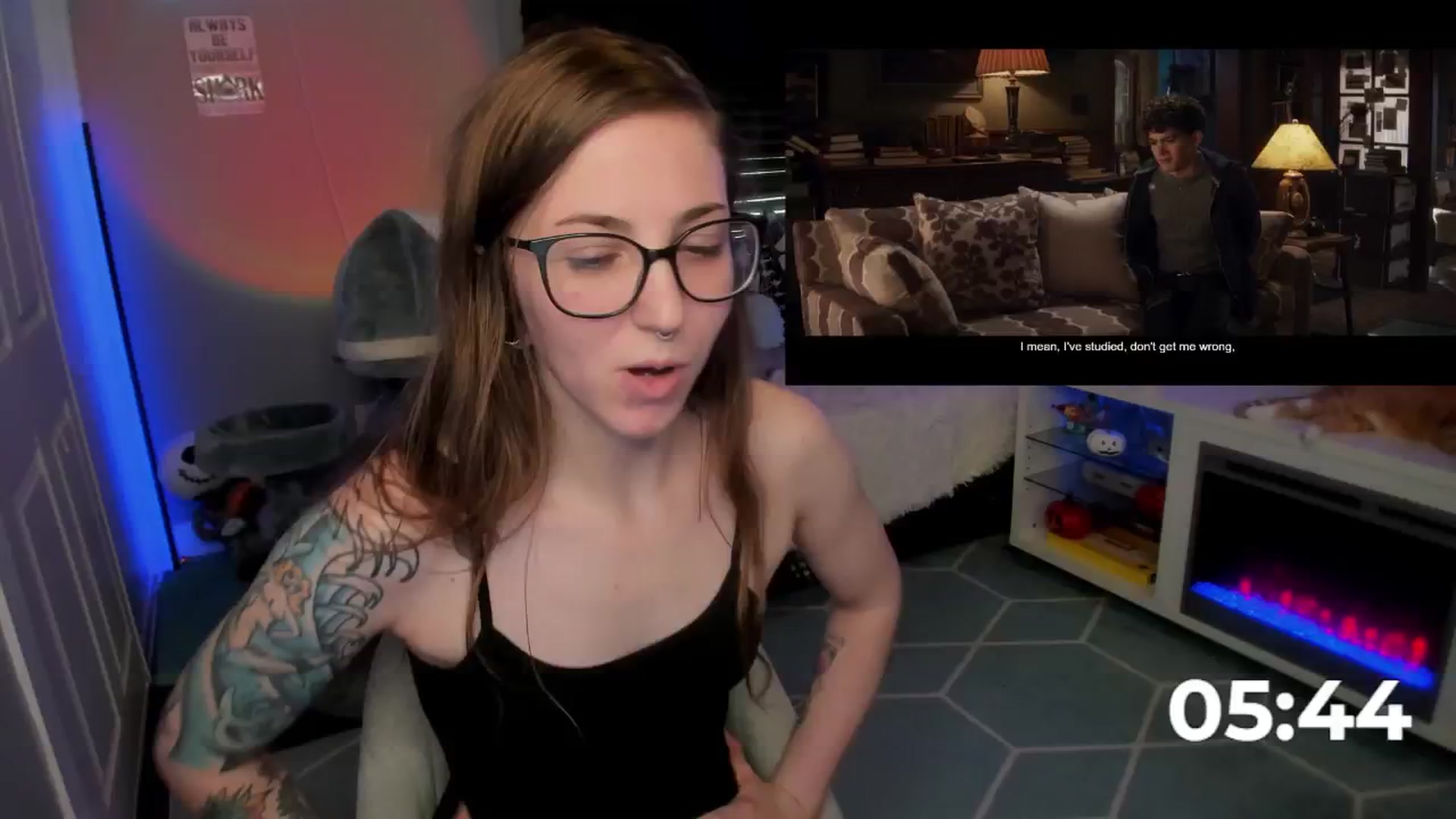 Gallery image thumbnail from TheSharkQueen's myfreecams stream on, 11/12/2024, 19:40 image 17 of 20