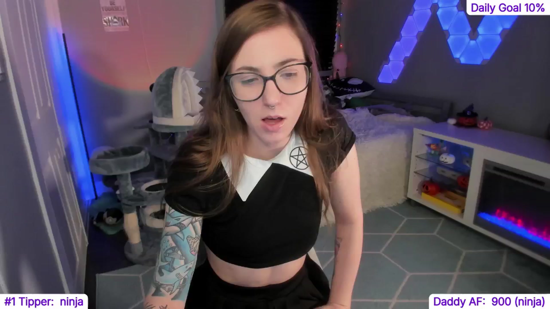 Gallery image thumbnail from TheSharkQueen's myfreecams stream on, 11/18/2024, 07:25 image 11 of 20
