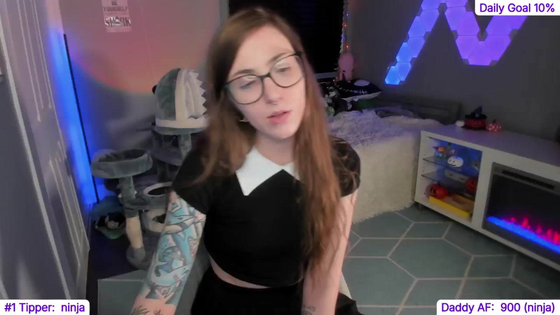 Gallery image thumbnail from TheSharkQueen's myfreecams stream on, 11/18/2024, 07:25 image 9 of 20