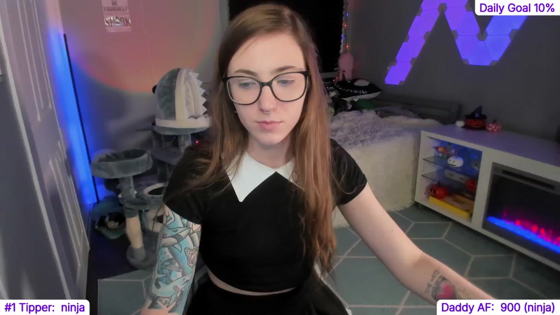 Gallery image thumbnail from TheSharkQueen's myfreecams stream on, 11/18/2024, 07:25 image 10 of 20