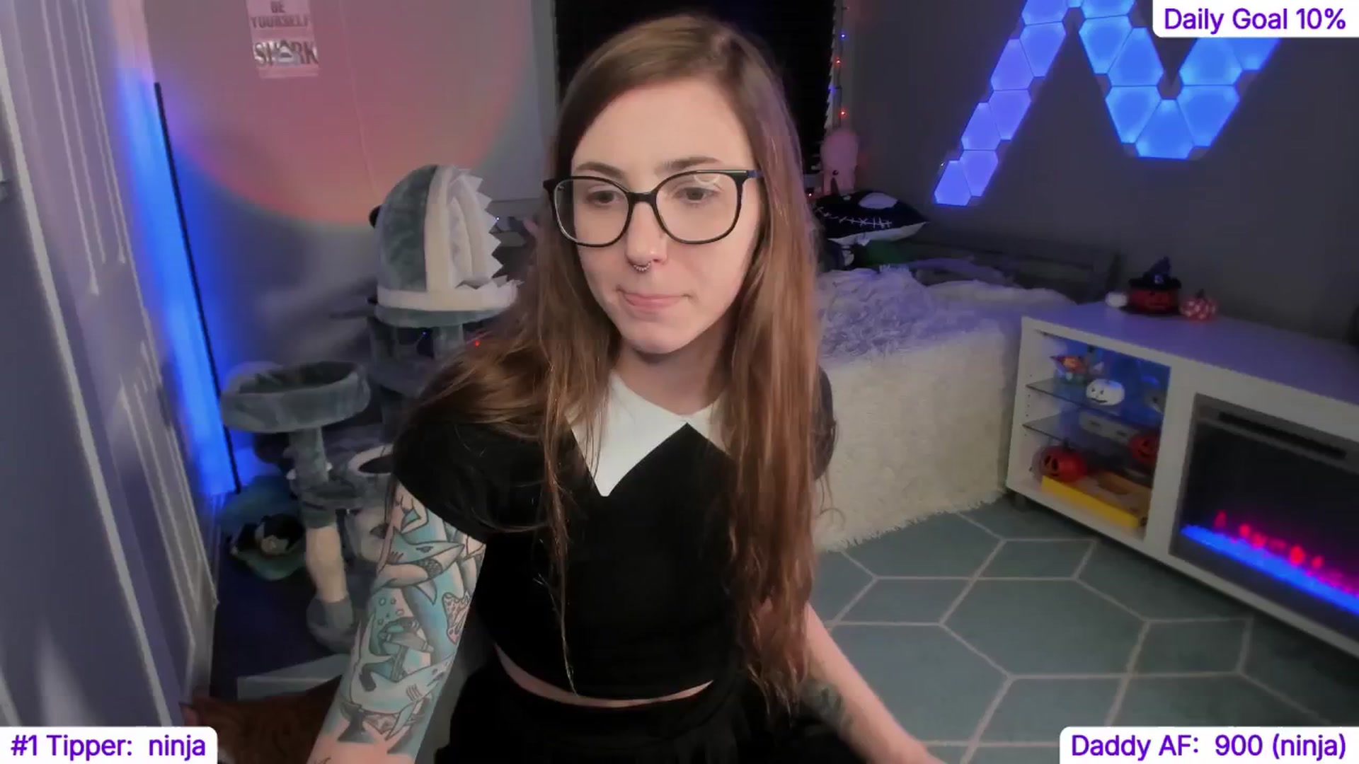Gallery image thumbnail from TheSharkQueen's myfreecams stream on, 11/18/2024, 07:25 image 8 of 20