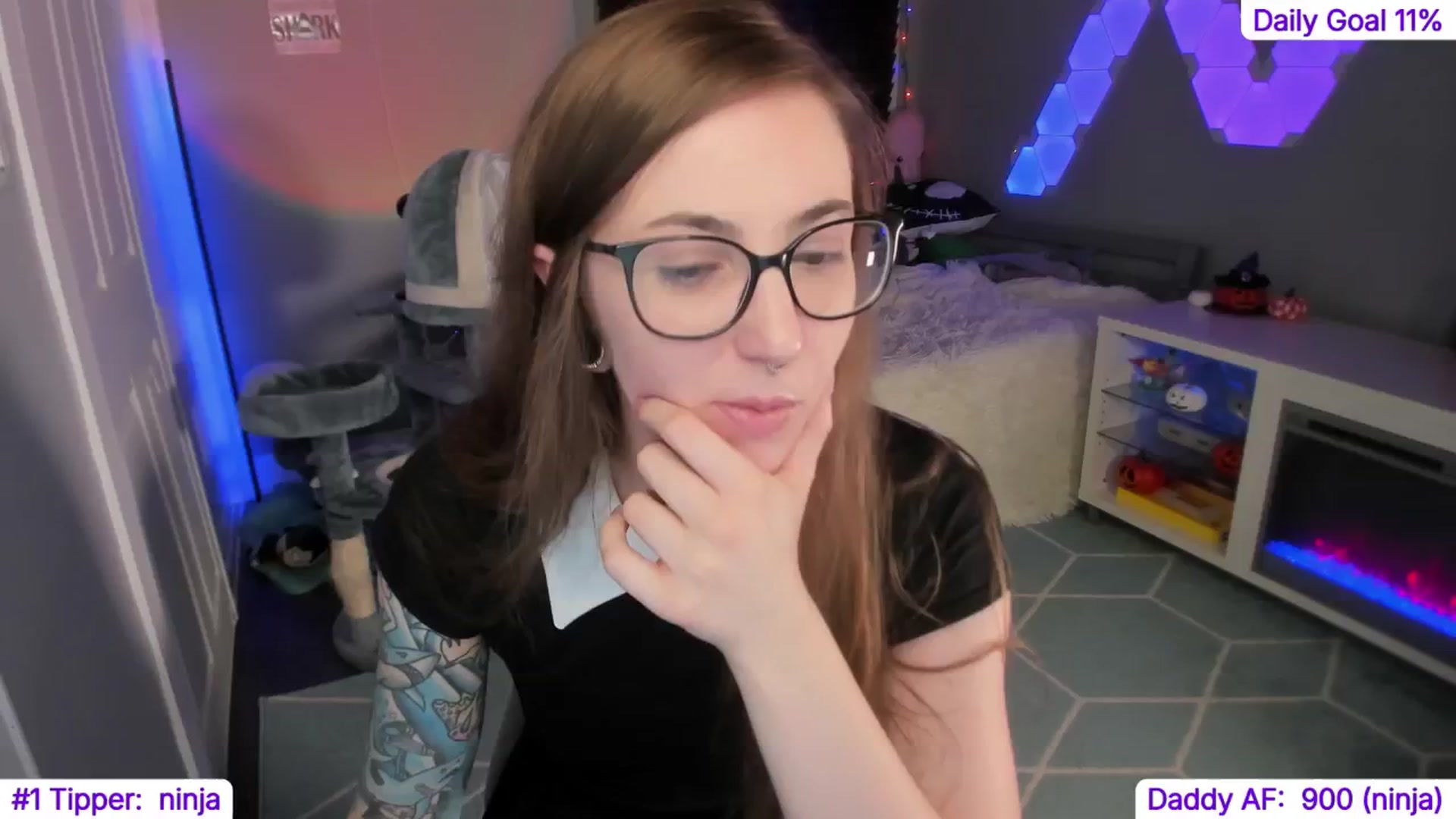 Gallery image thumbnail from TheSharkQueen's myfreecams stream on, 11/18/2024, 07:25 image 12 of 20