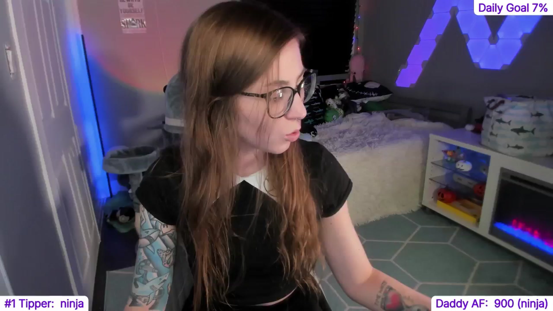 Gallery image thumbnail from TheSharkQueen's myfreecams stream on, 11/18/2024, 07:25 image 2 of 20