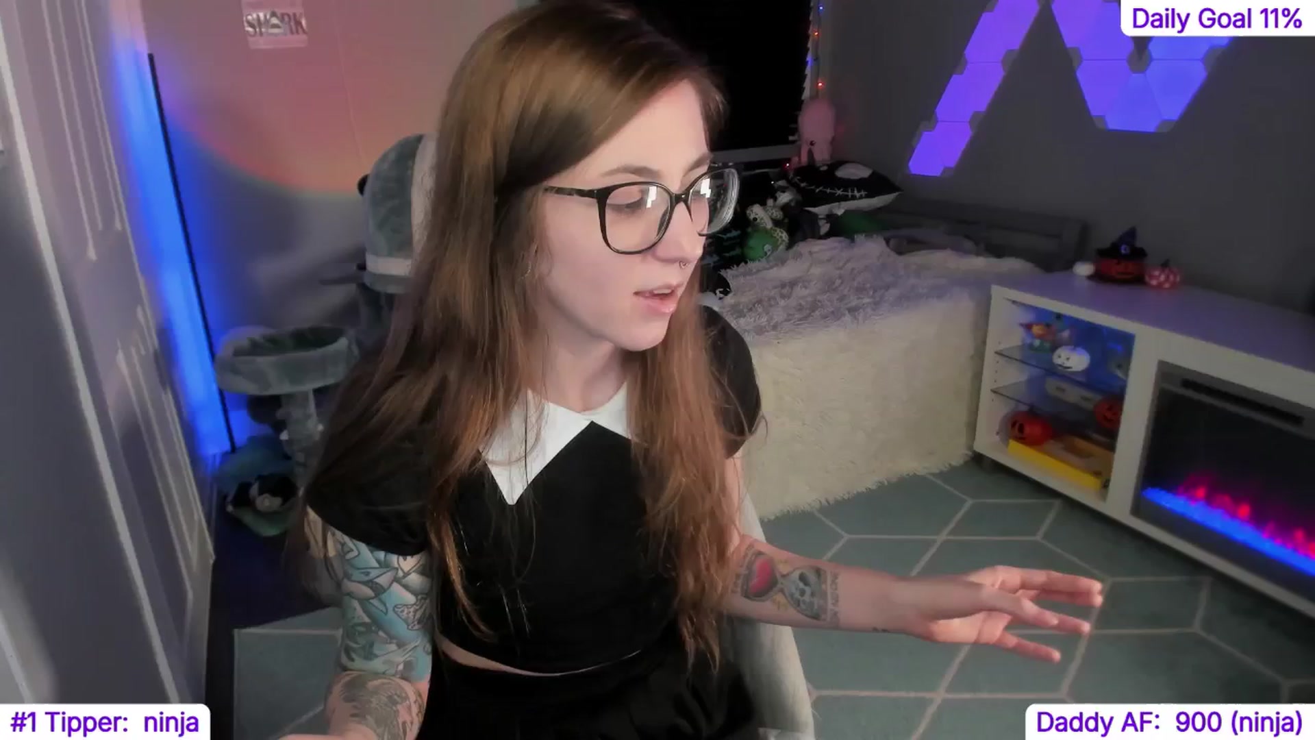 Gallery image thumbnail from TheSharkQueen's myfreecams stream on, 11/18/2024, 07:25 image 13 of 20
