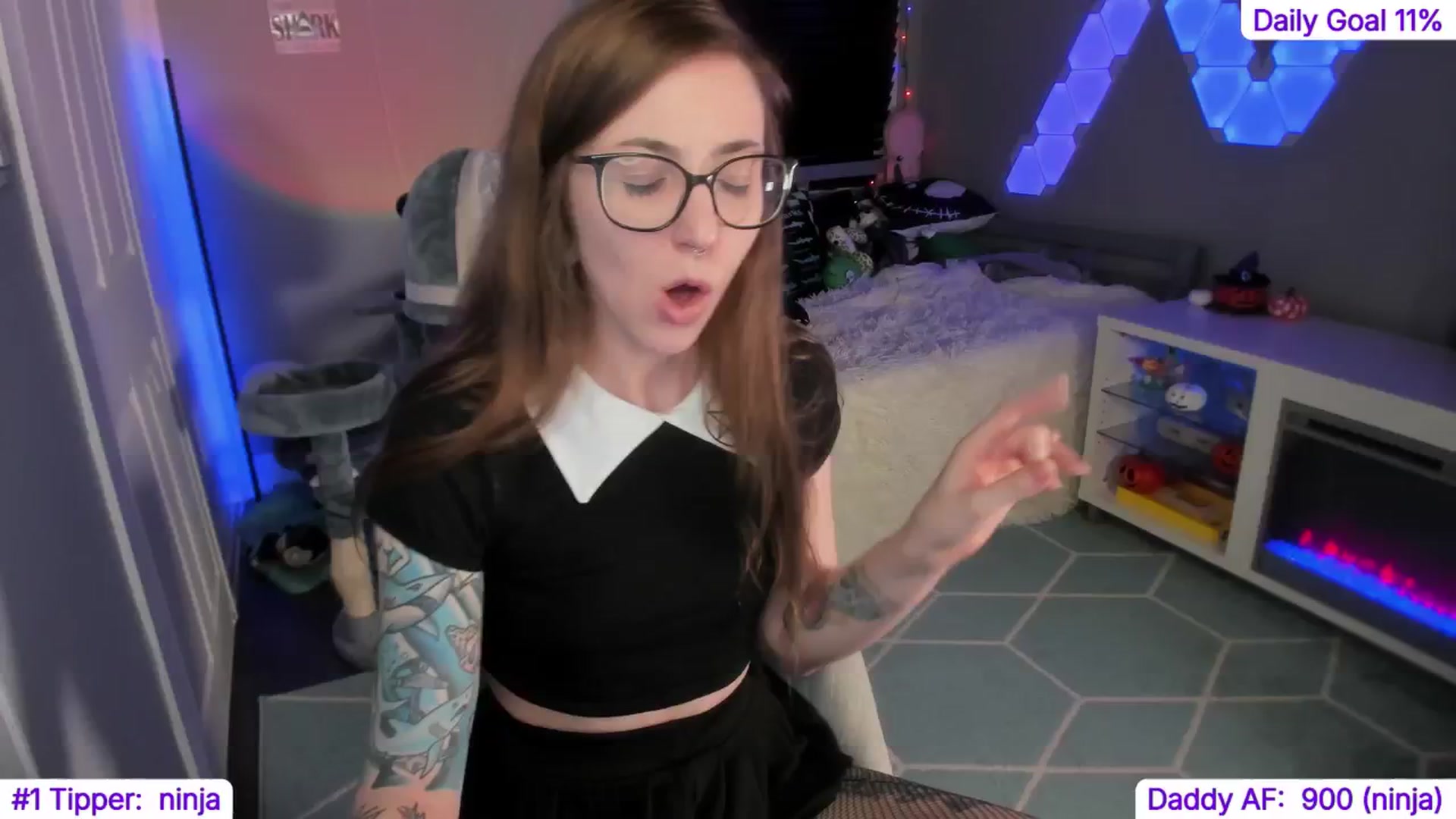 Gallery image thumbnail from TheSharkQueen's myfreecams stream on, 11/18/2024, 07:25 image 17 of 20