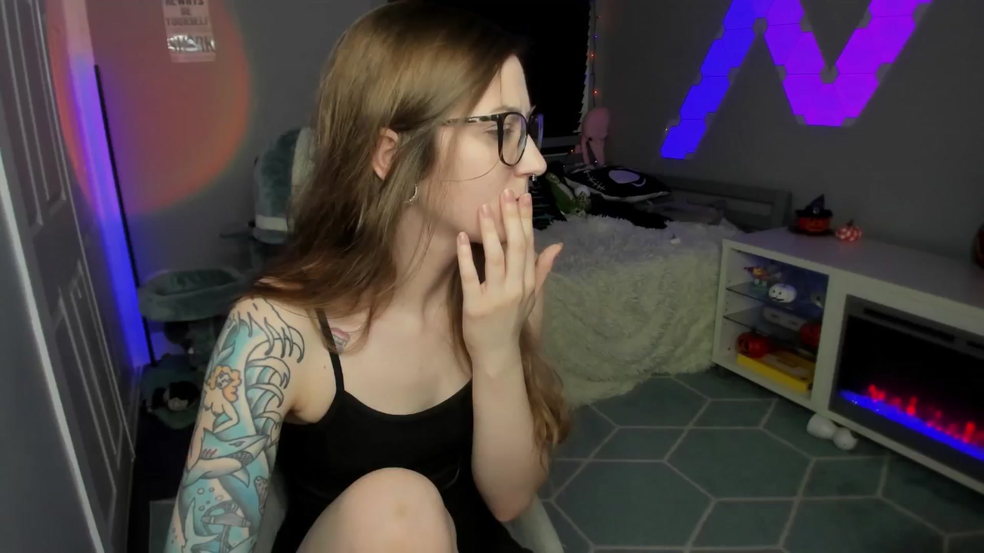 Gallery image thumbnail from TheSharkQueen's myfreecams stream on, 11/20/2024, 24:55 image 10 of 20