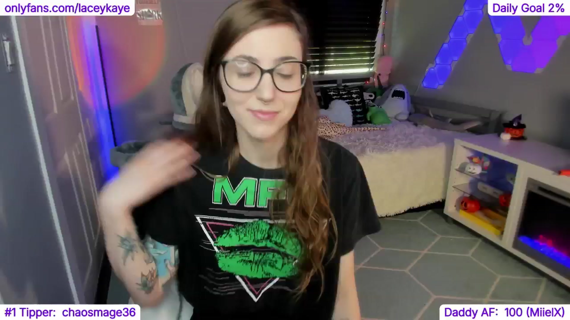 Gallery image thumbnail from TheSharkQueen's myfreecams stream on, 11/21/2024, 21:43 image 7 of 20