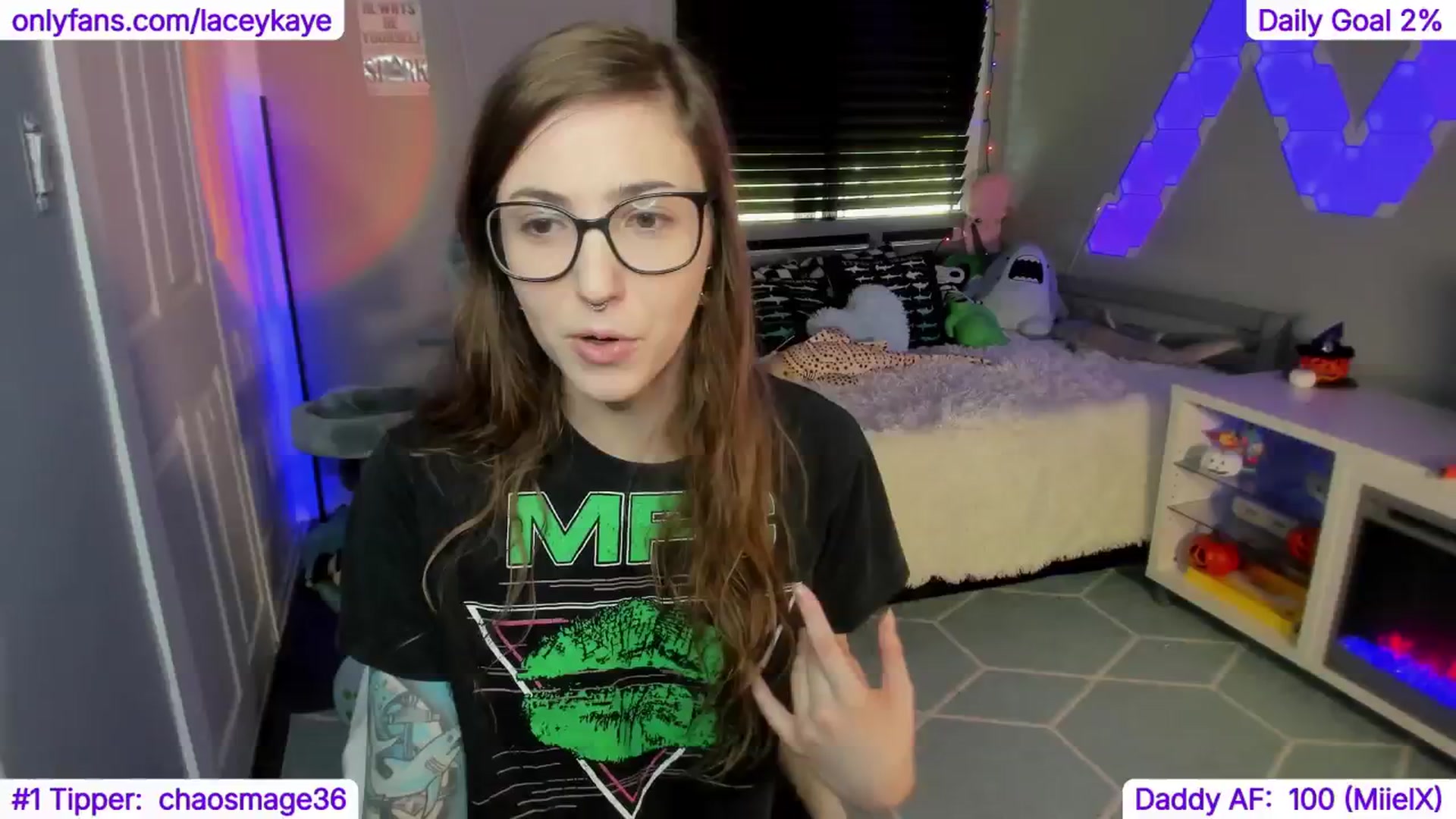 Gallery image thumbnail from TheSharkQueen's myfreecams stream on, 11/21/2024, 21:43 image 8 of 20