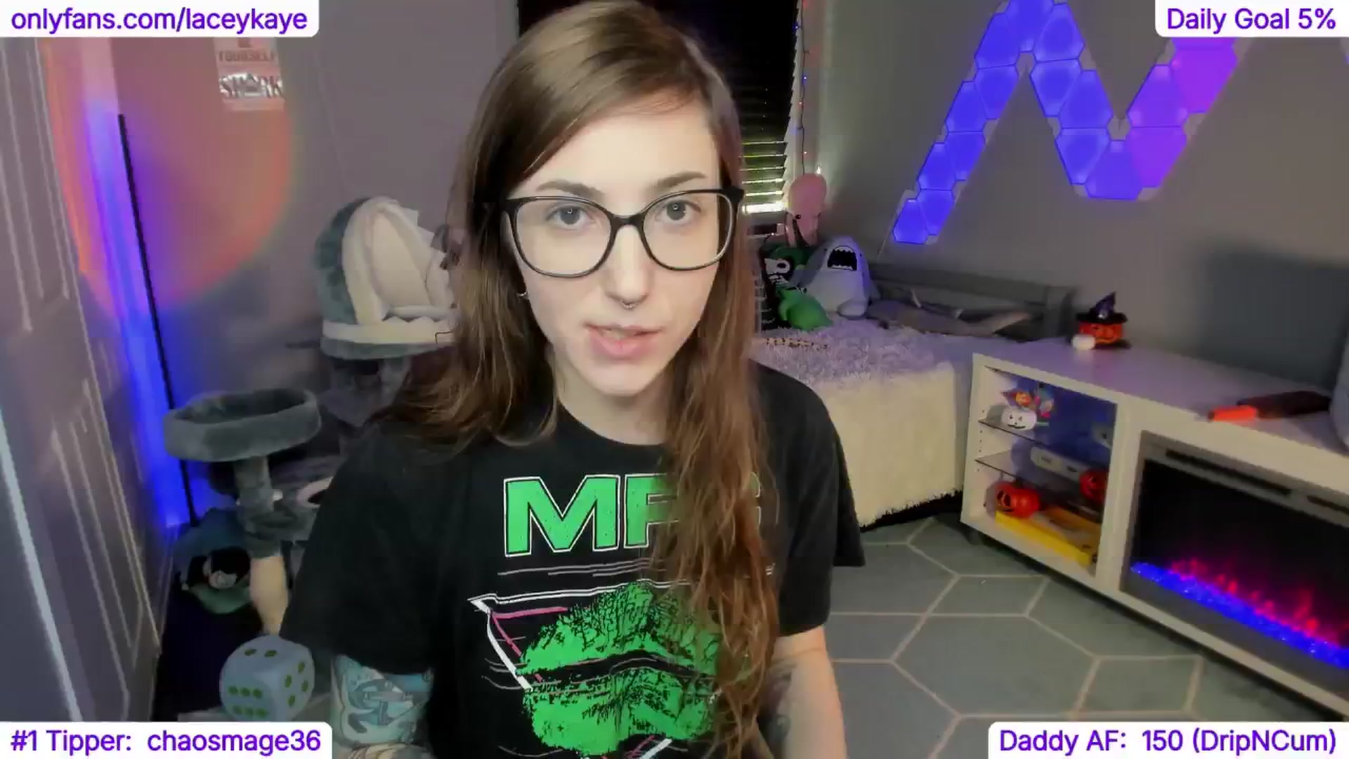 Gallery image thumbnail from TheSharkQueen's myfreecams stream on, 11/21/2024, 21:43 image 13 of 20