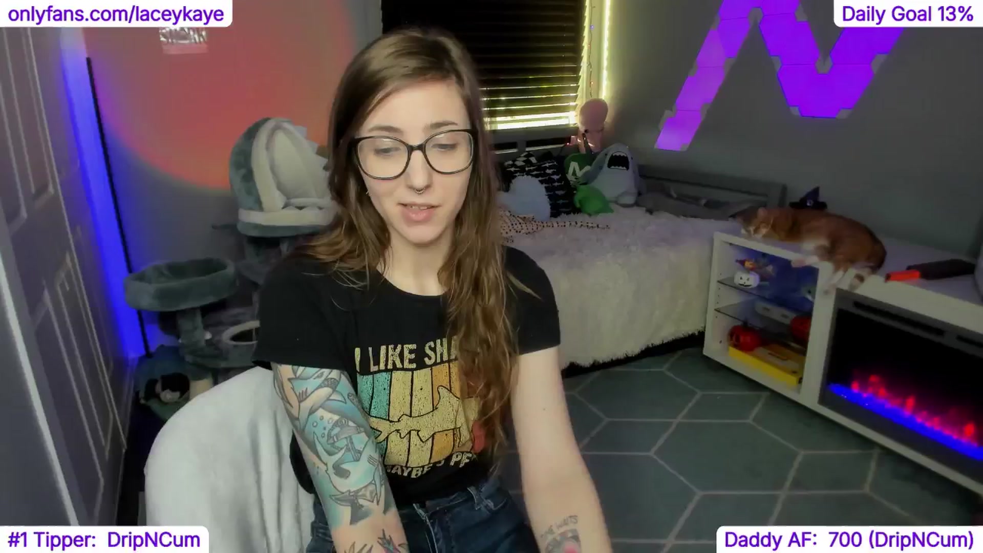 Gallery image thumbnail from TheSharkQueen's myfreecams stream on, 11/21/2024, 21:43 image 19 of 20