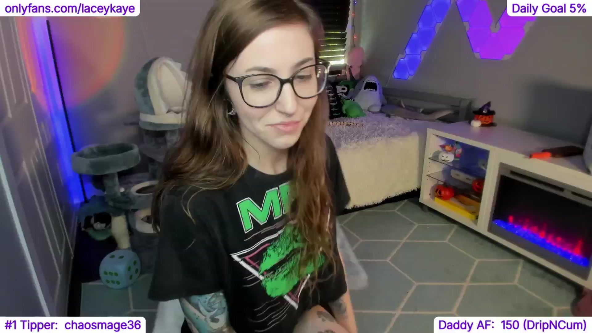 Gallery image thumbnail from TheSharkQueen's myfreecams stream on, 11/21/2024, 21:43 image 12 of 20
