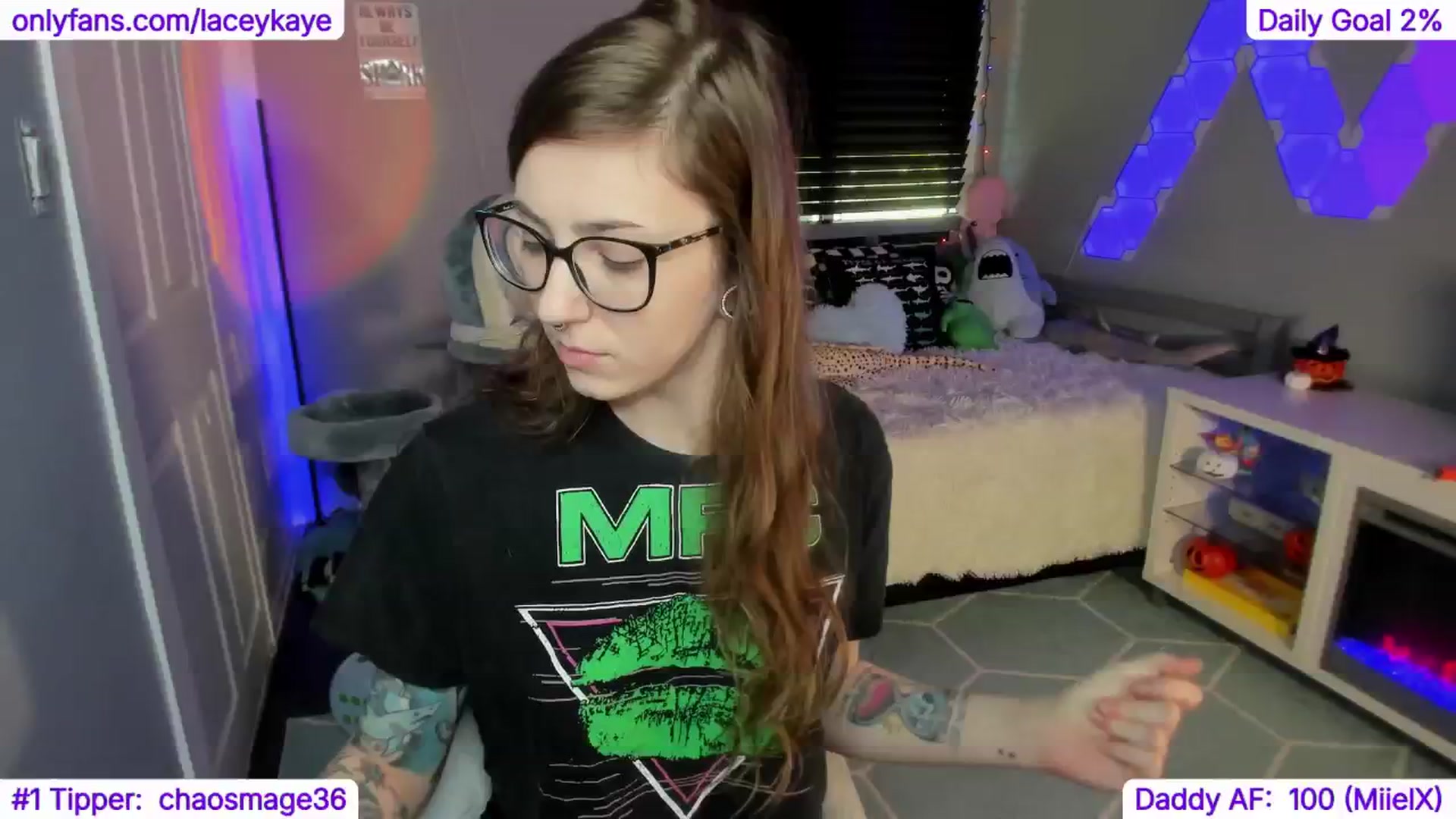 Gallery image thumbnail from TheSharkQueen's myfreecams stream on, 11/21/2024, 21:43 image 6 of 20